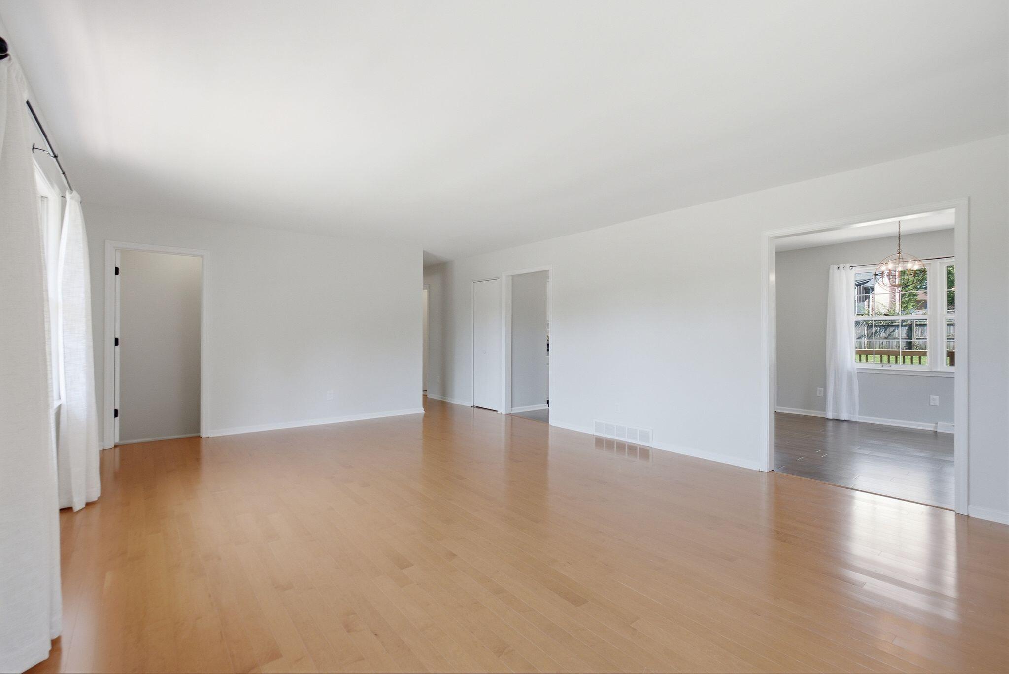 3385 Fraserdale Drive Property Photo 6