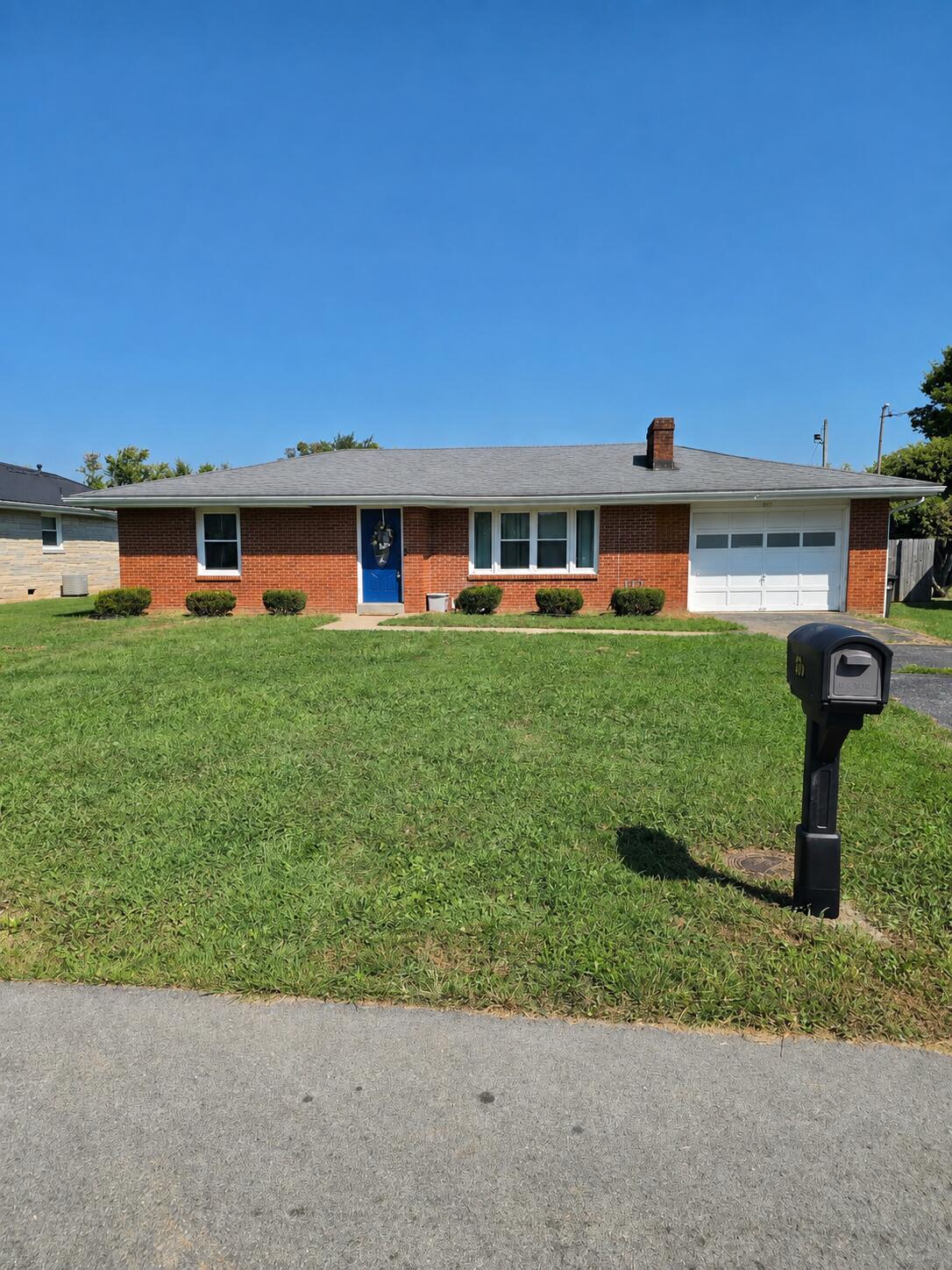 817 Maplewood Drive Property Photo 1