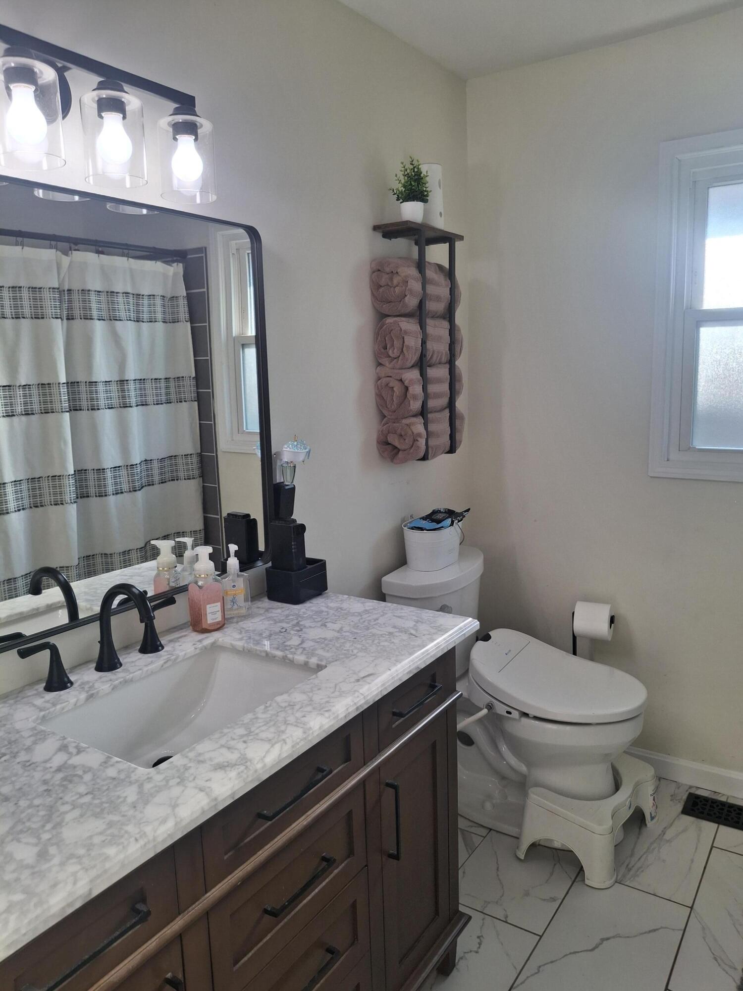 817 Maplewood Drive Property Photo 13