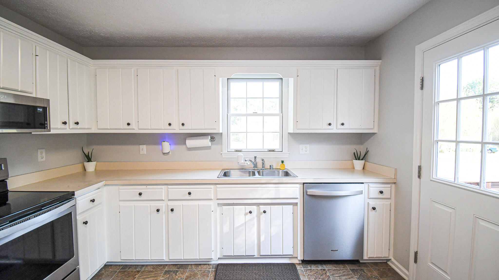 1055 Twelve Oaks Drive Property Photo 15