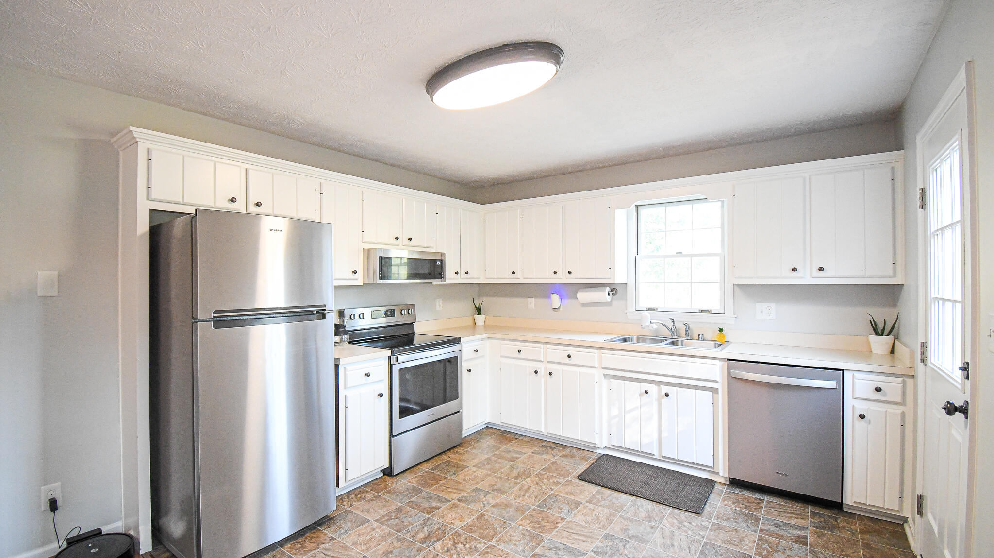 1055 Twelve Oaks Drive Property Photo 16