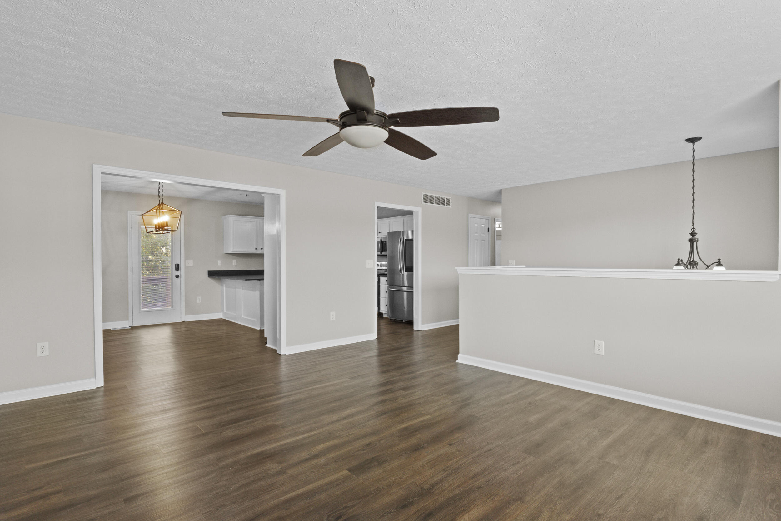 800 Pinoak Drive Property Photo 7
