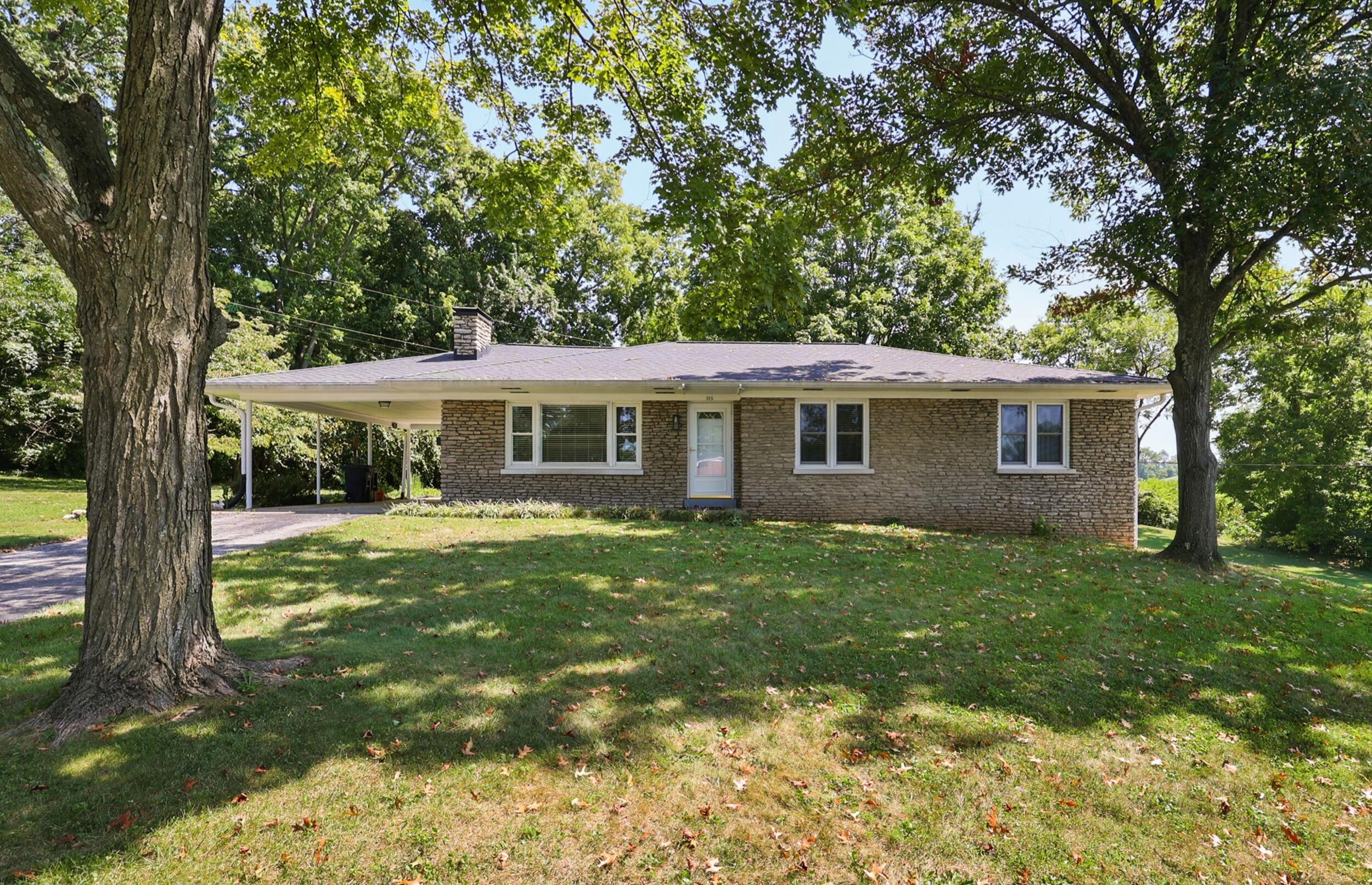 525 Mohegan Trail Property Photo 1