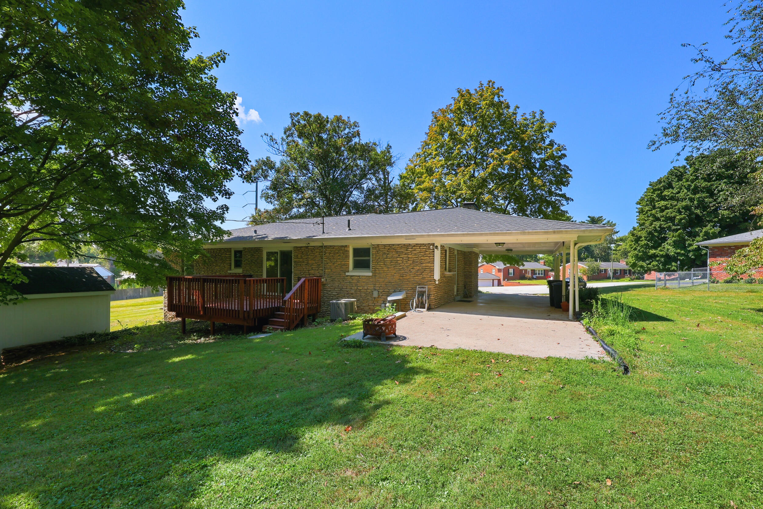 525 Mohegan Trail Property Photo 36