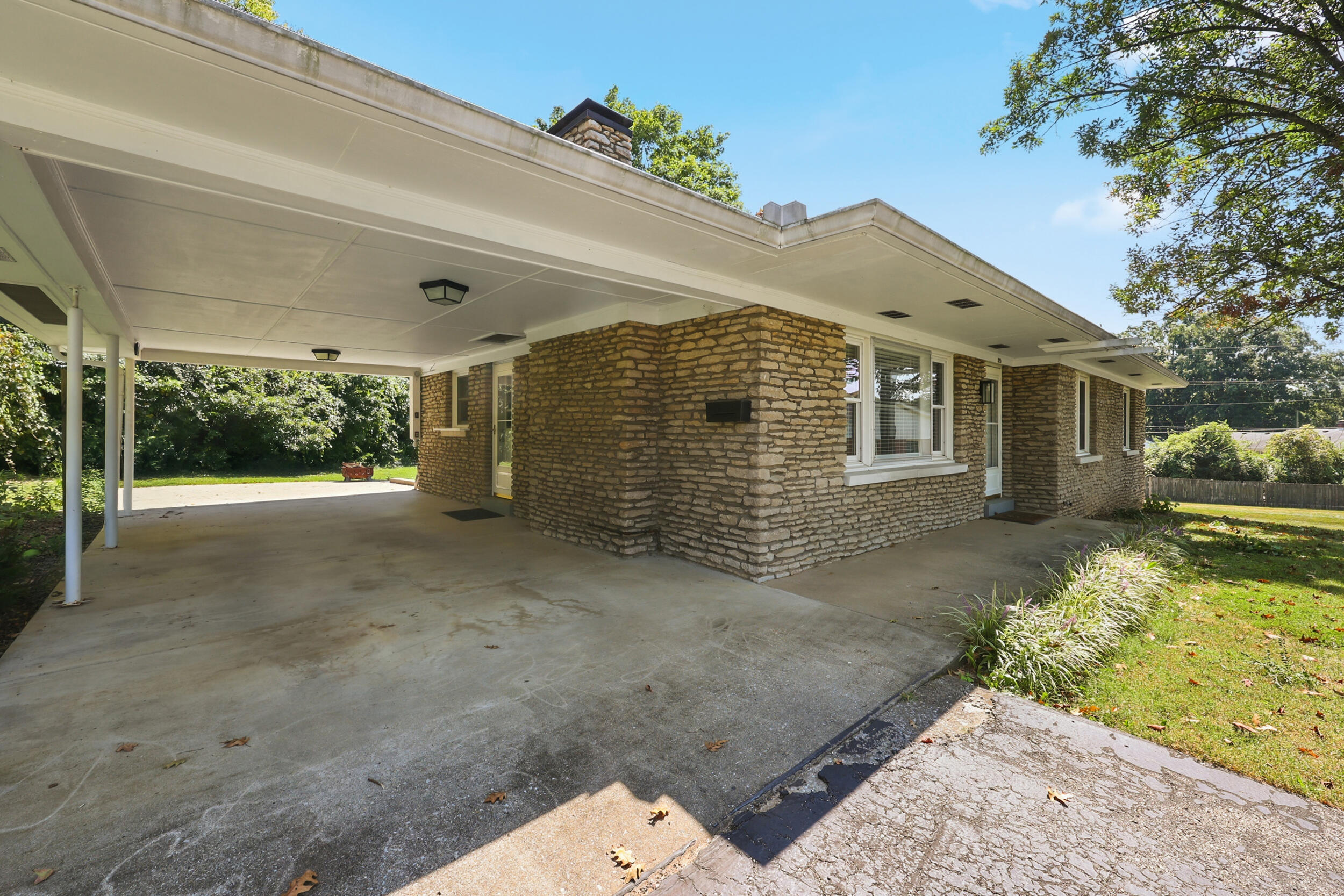 525 Mohegan Trail Property Photo 37