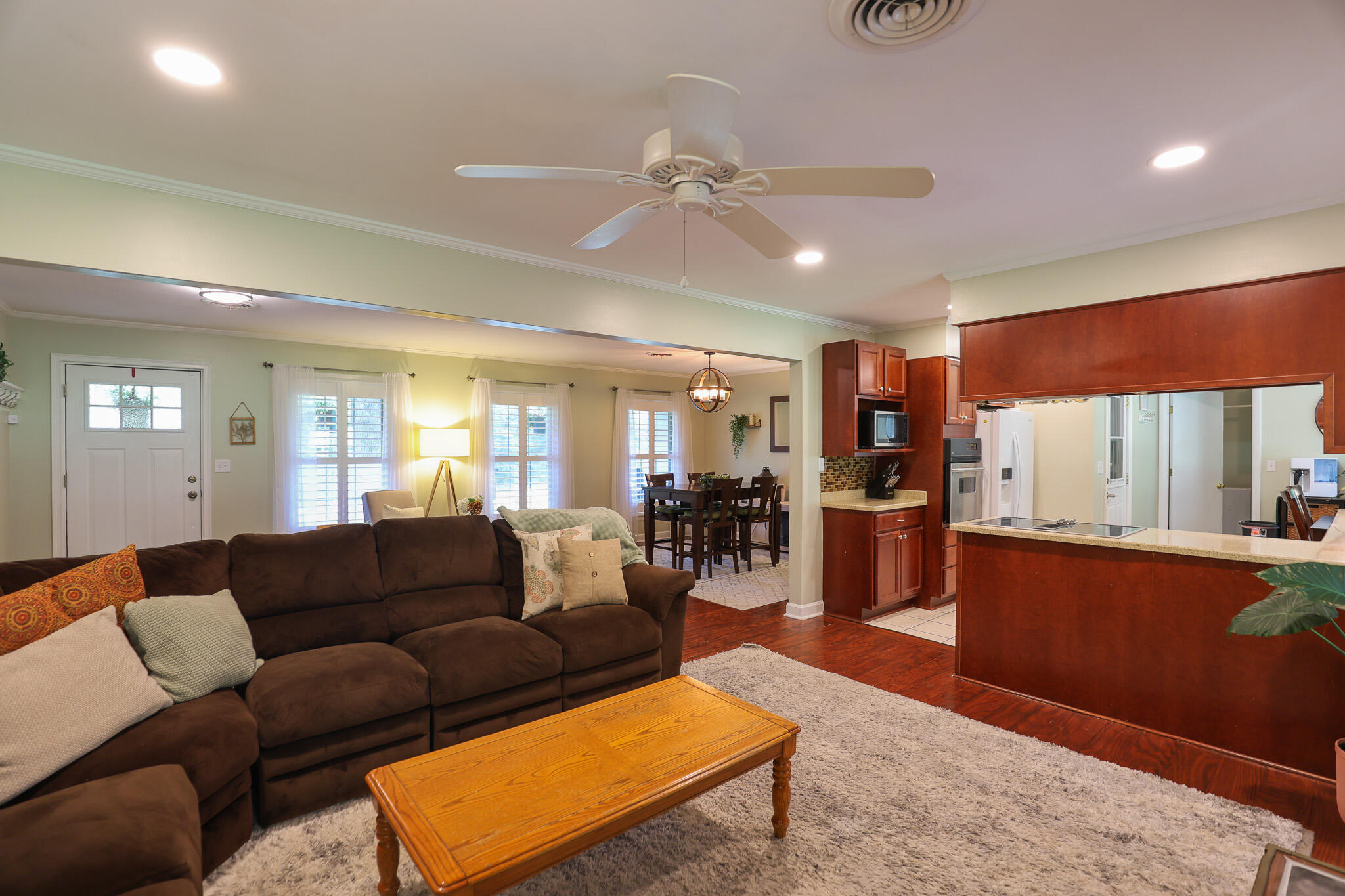 211 Springwell Lane Property Photo 8