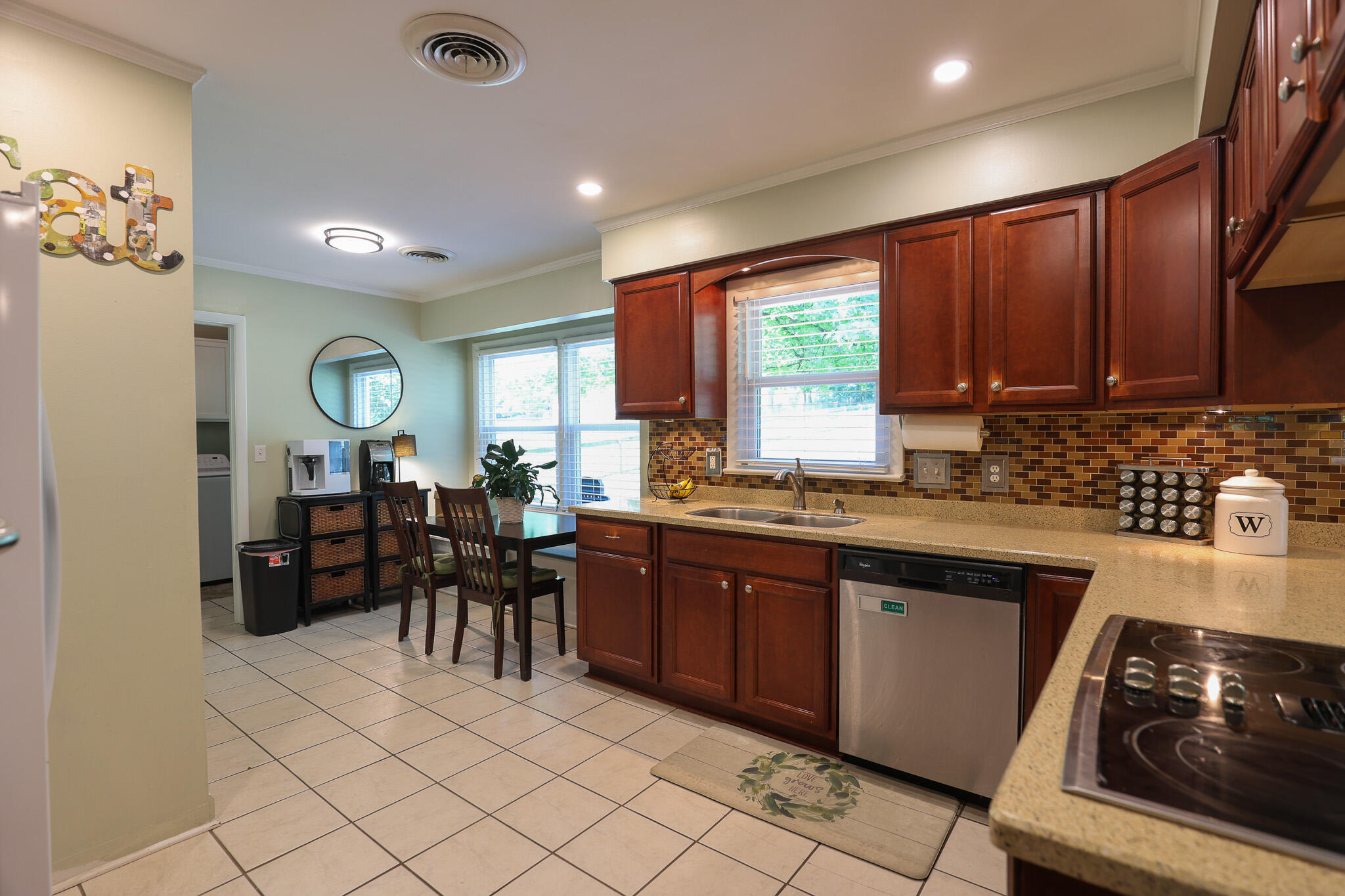 211 Springwell Lane Property Photo 10