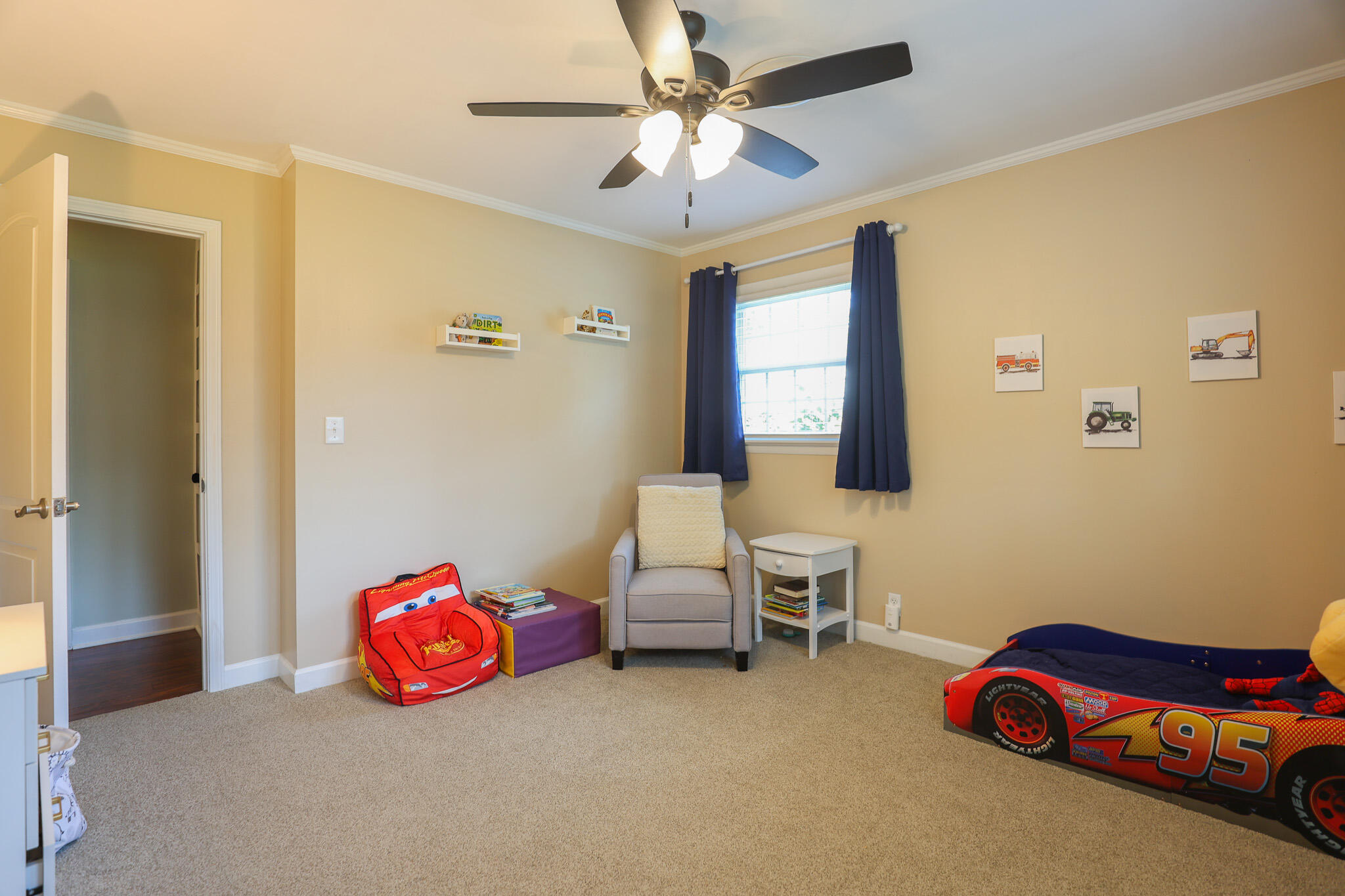 211 Springwell Lane Property Photo 28