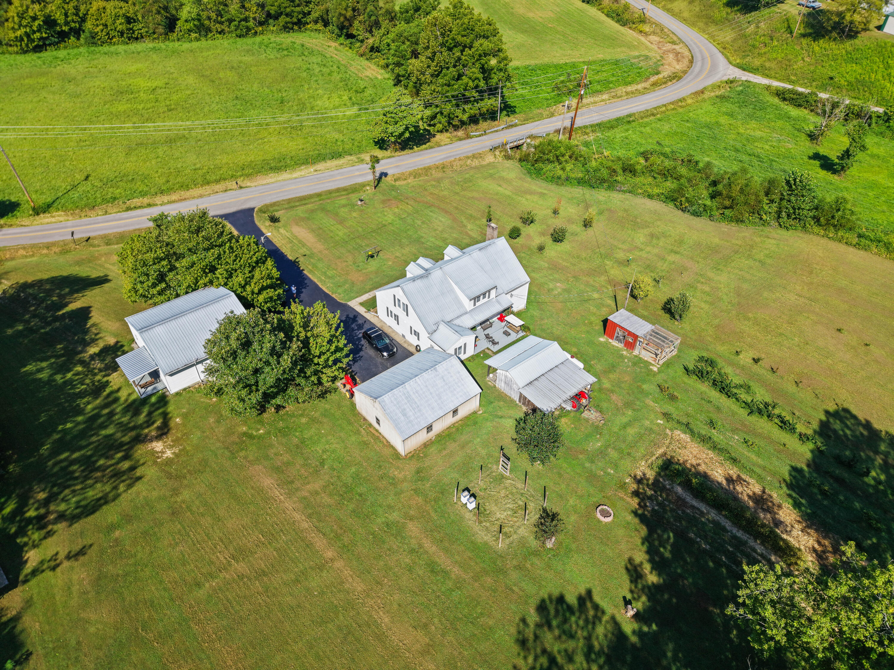 1401 Ky-437 Property Photo 1