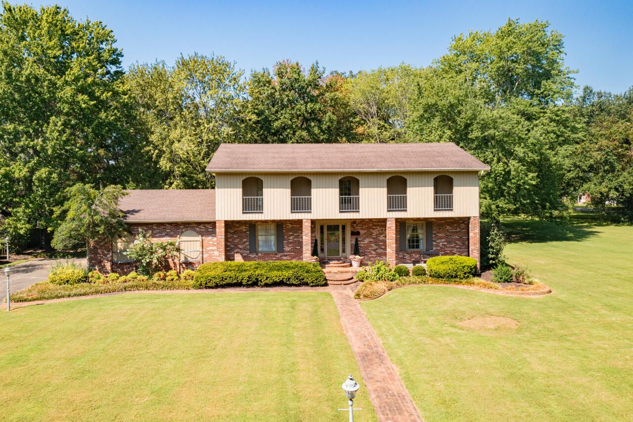 1002 County Cork Drive Property Photo 1