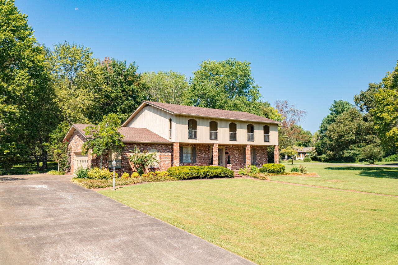 1002 County Cork Drive Property Photo 2