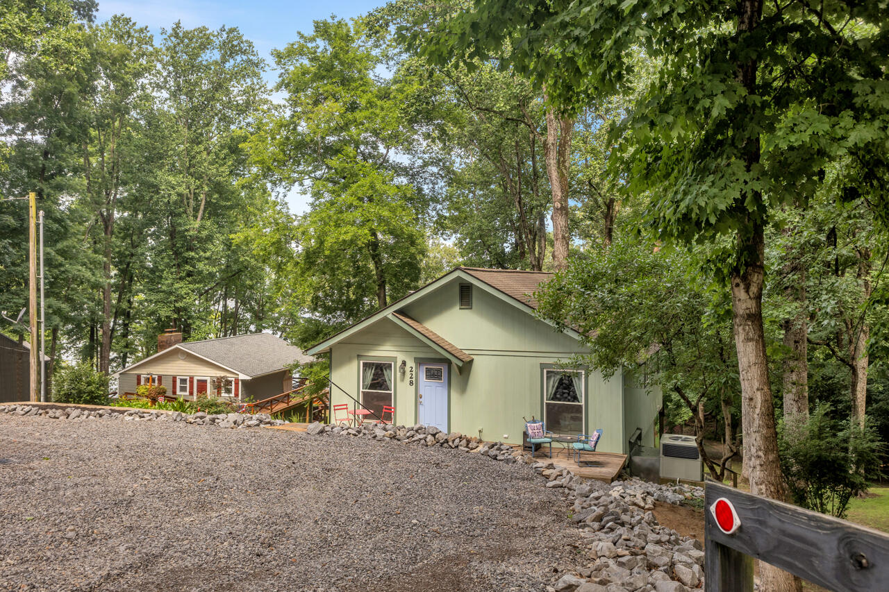228 Apache Trail Property Photo 49
