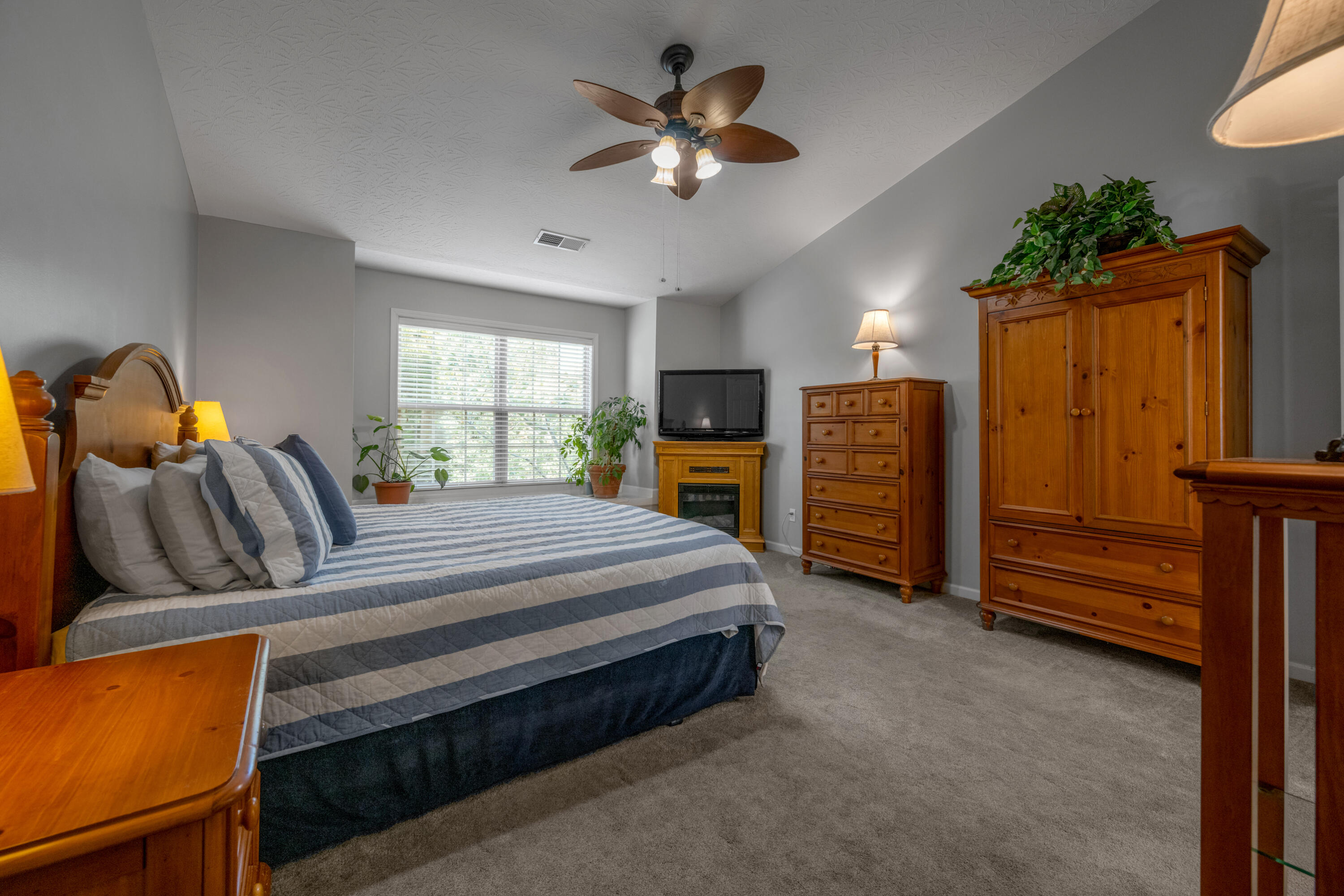 532 Meadowcrest Park Property Photo 23