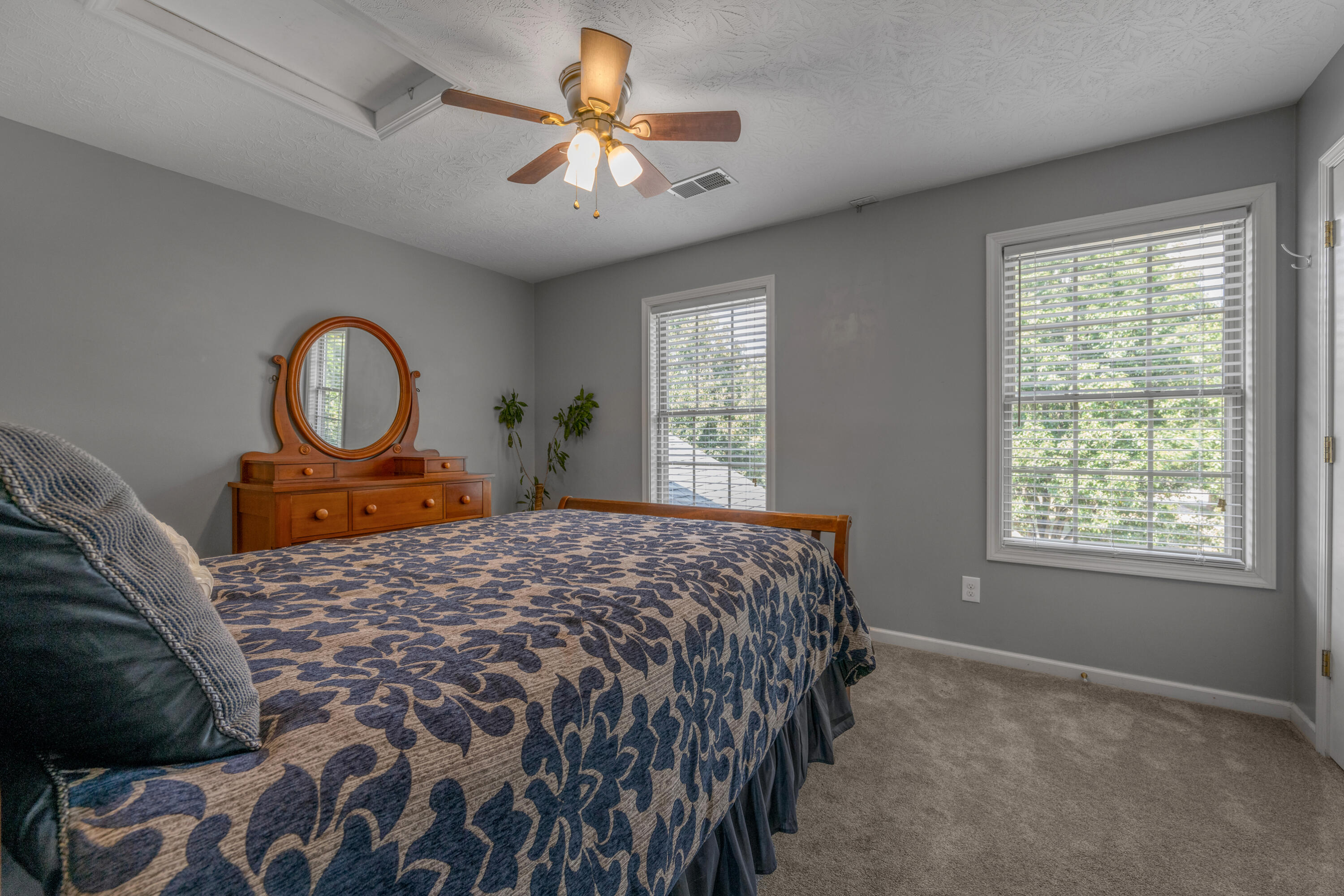 532 Meadowcrest Park Property Photo 31