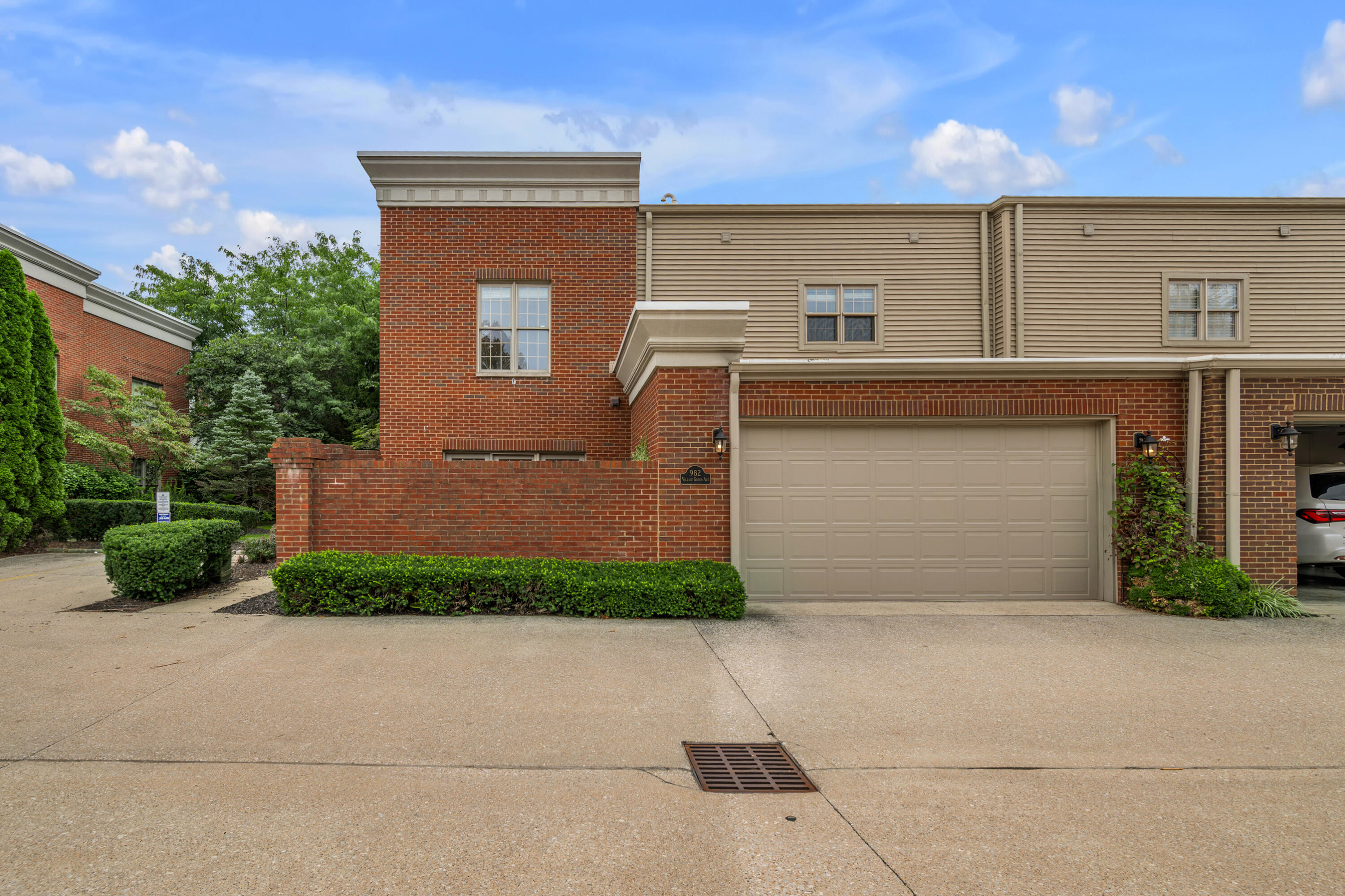 982 Village Green Avenue Property Photo 12