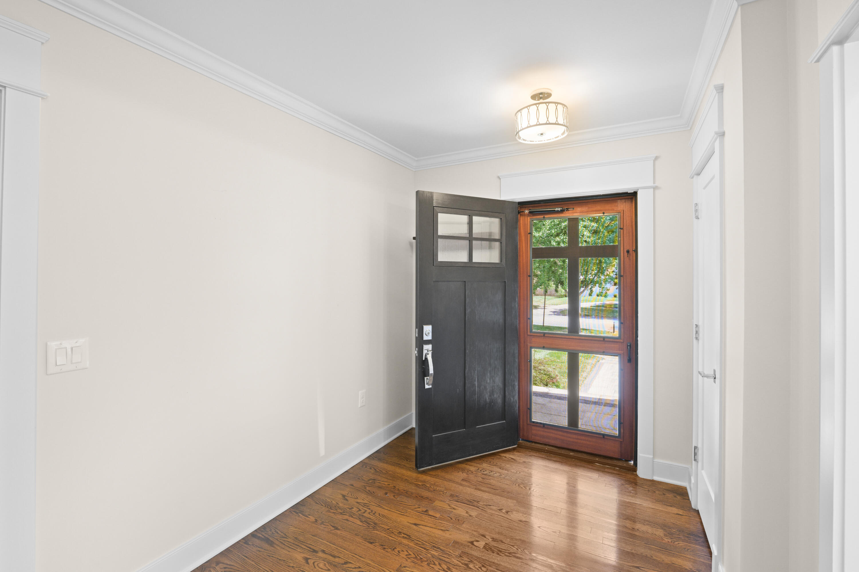 403 Chinoe Road Property Photo 6