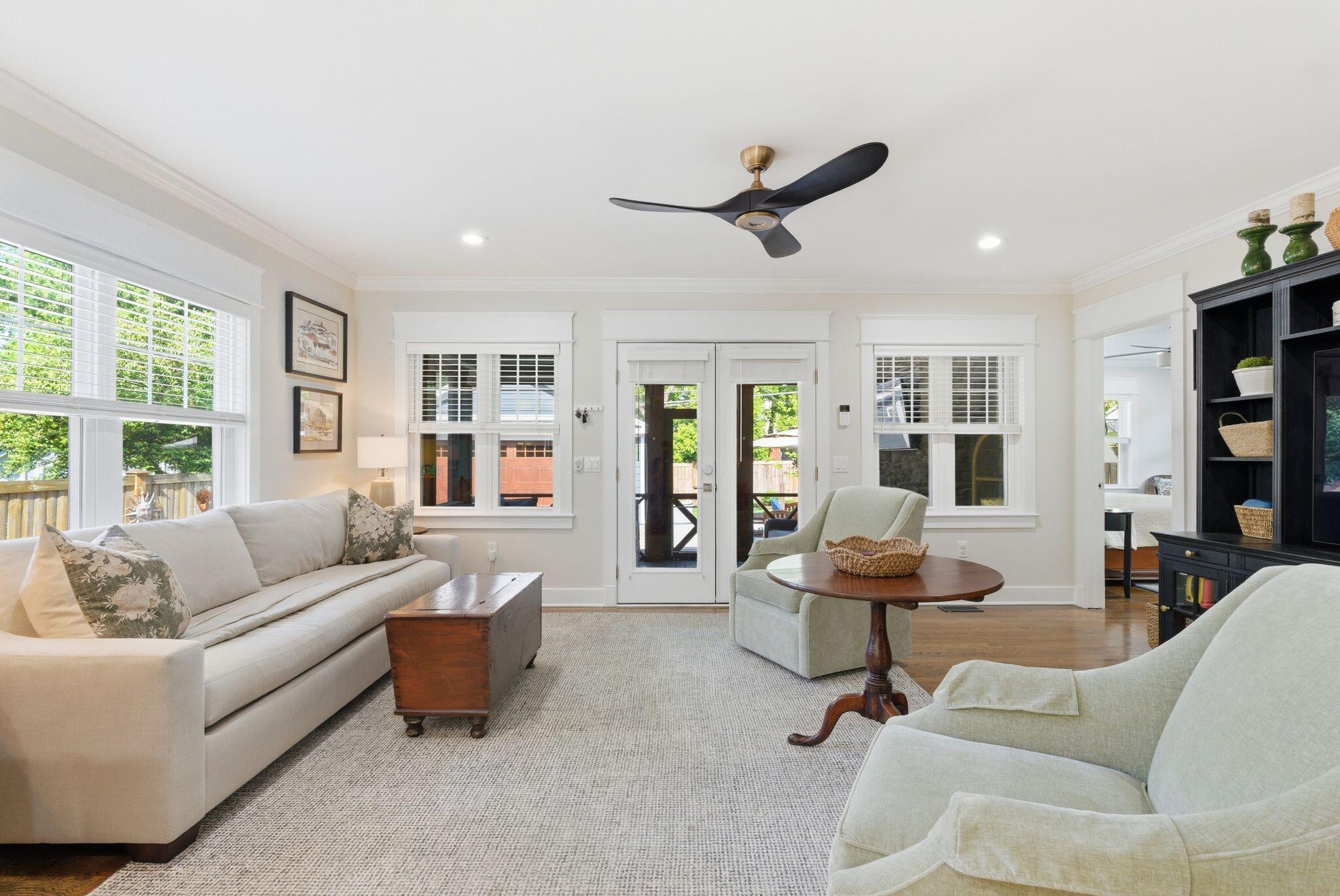 403 Chinoe Road Property Photo 14