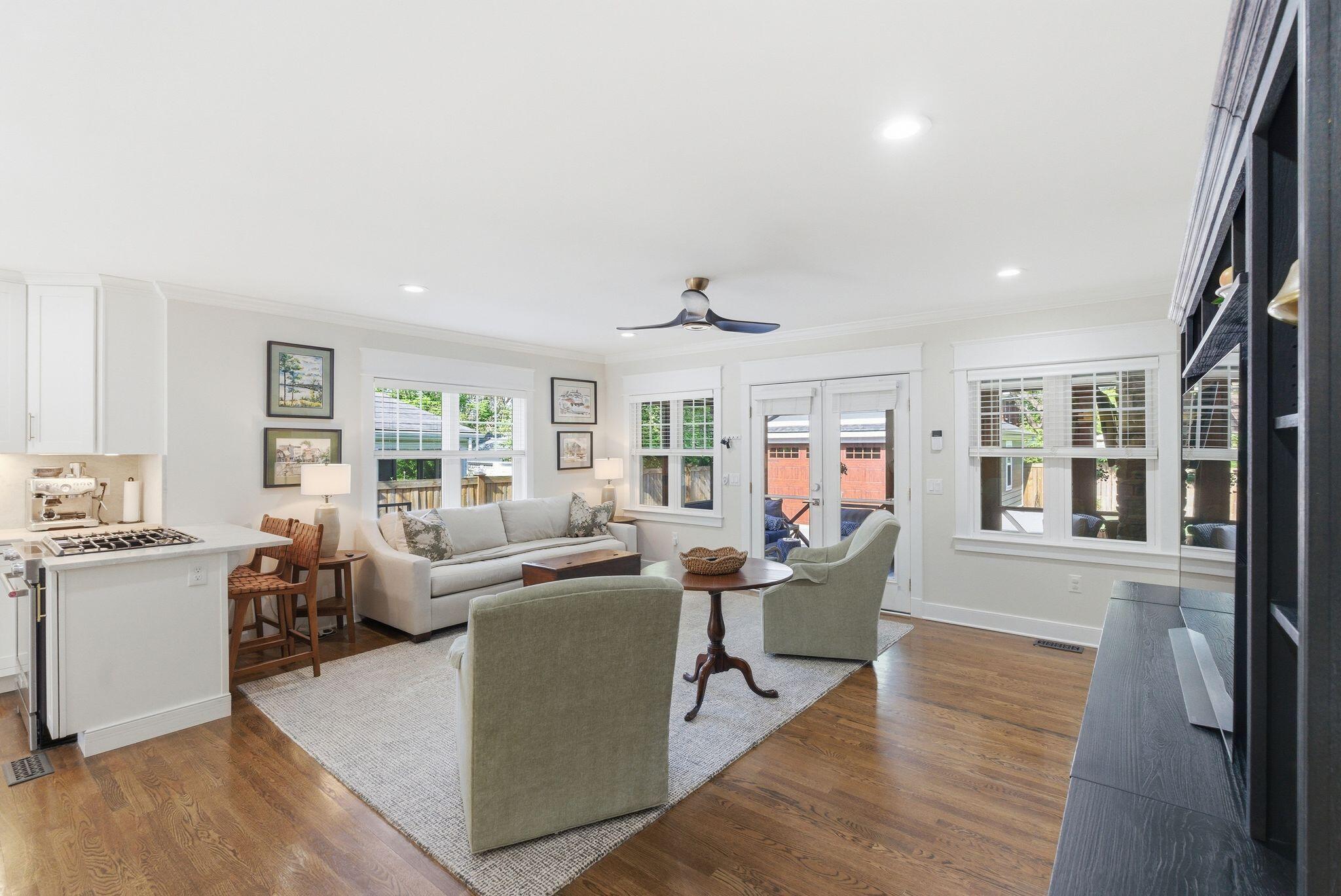 403 Chinoe Road Property Photo 16