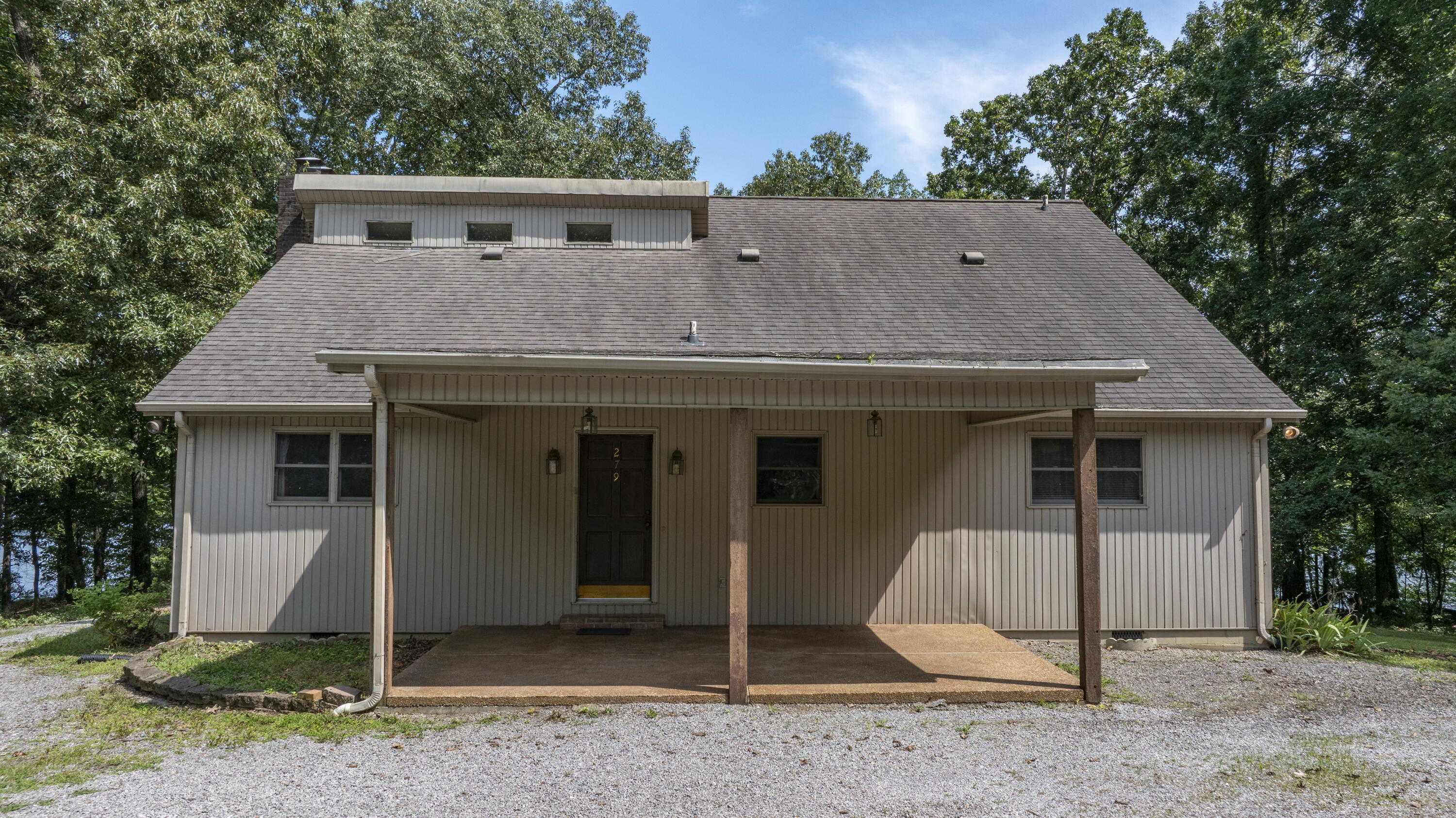 279 Bayshore Drive Property Photo 5