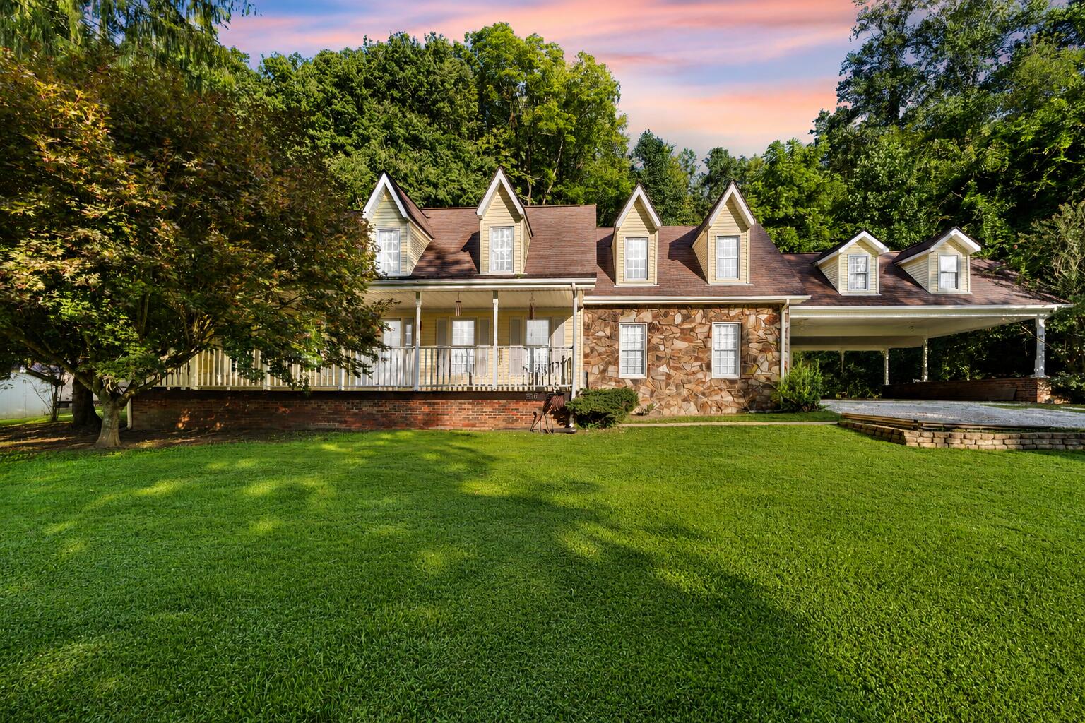 5084 Middle Fork Road Property Photo 3