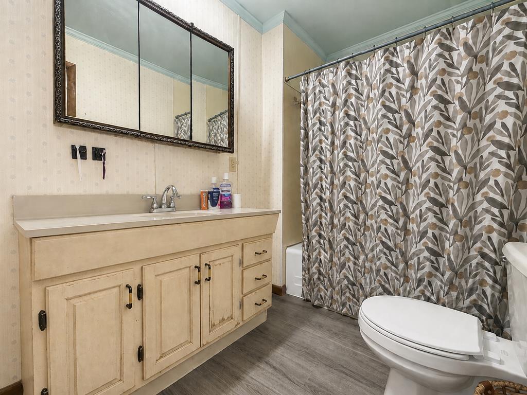 192 N Buckingham Avenue Property Photo 17