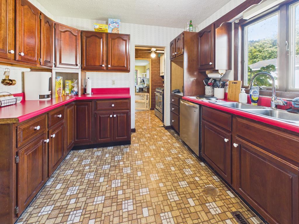 192 N Buckingham Avenue Property Photo 19