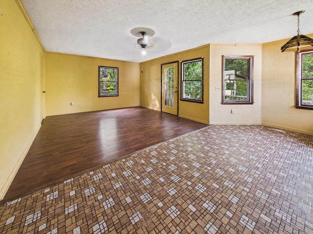 192 N Buckingham Avenue Property Photo 22