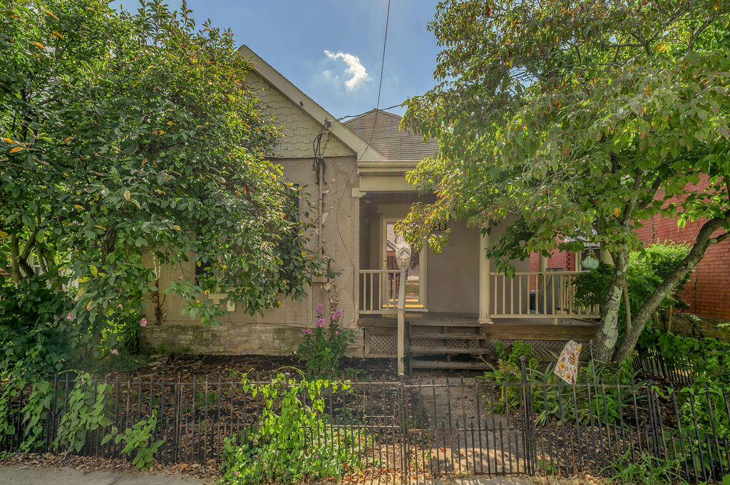 238 E Fourth Street Property Photo 1