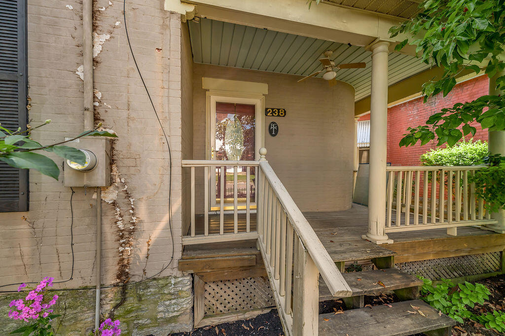 238 E Fourth Street Property Photo 5