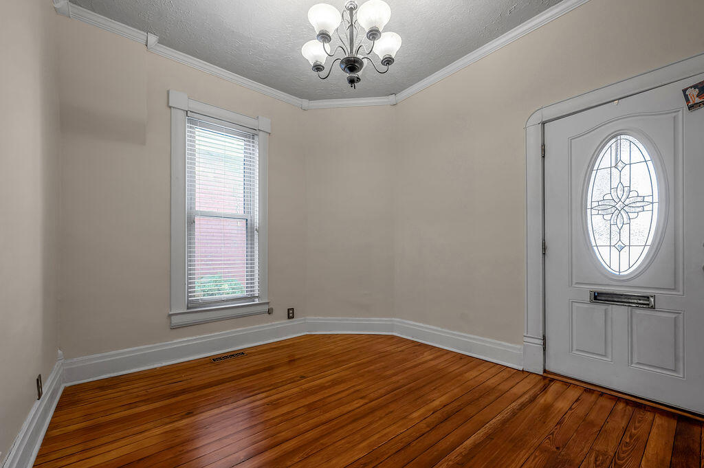 238 E Fourth Street Property Photo 8