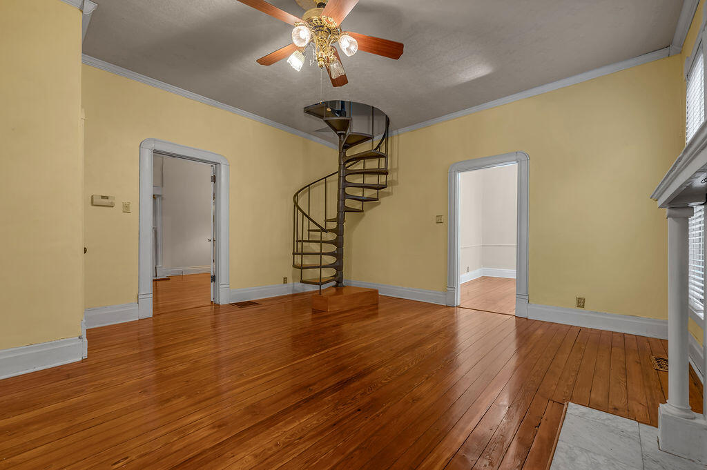 238 E Fourth Street Property Photo 9