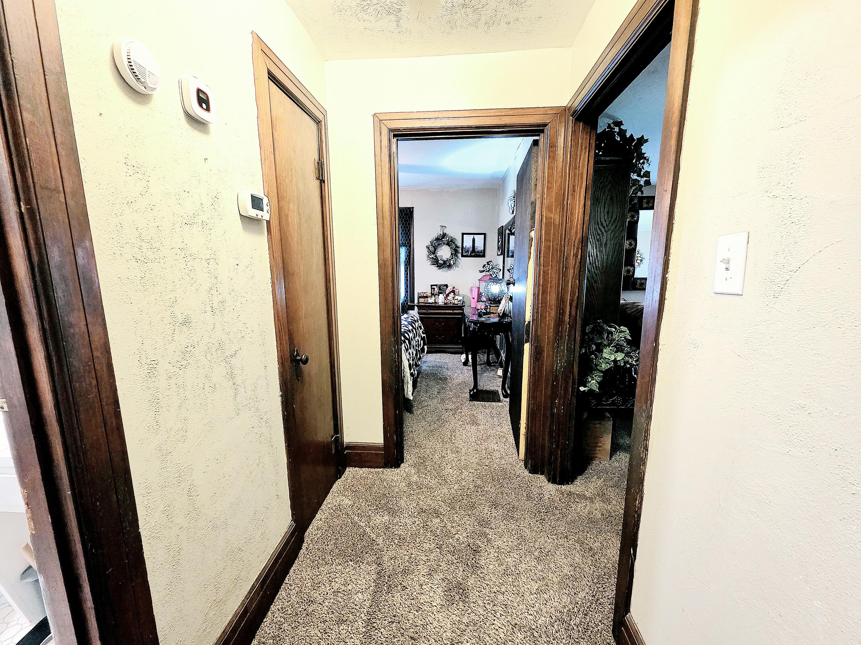 517 E 12th Property Photo 31