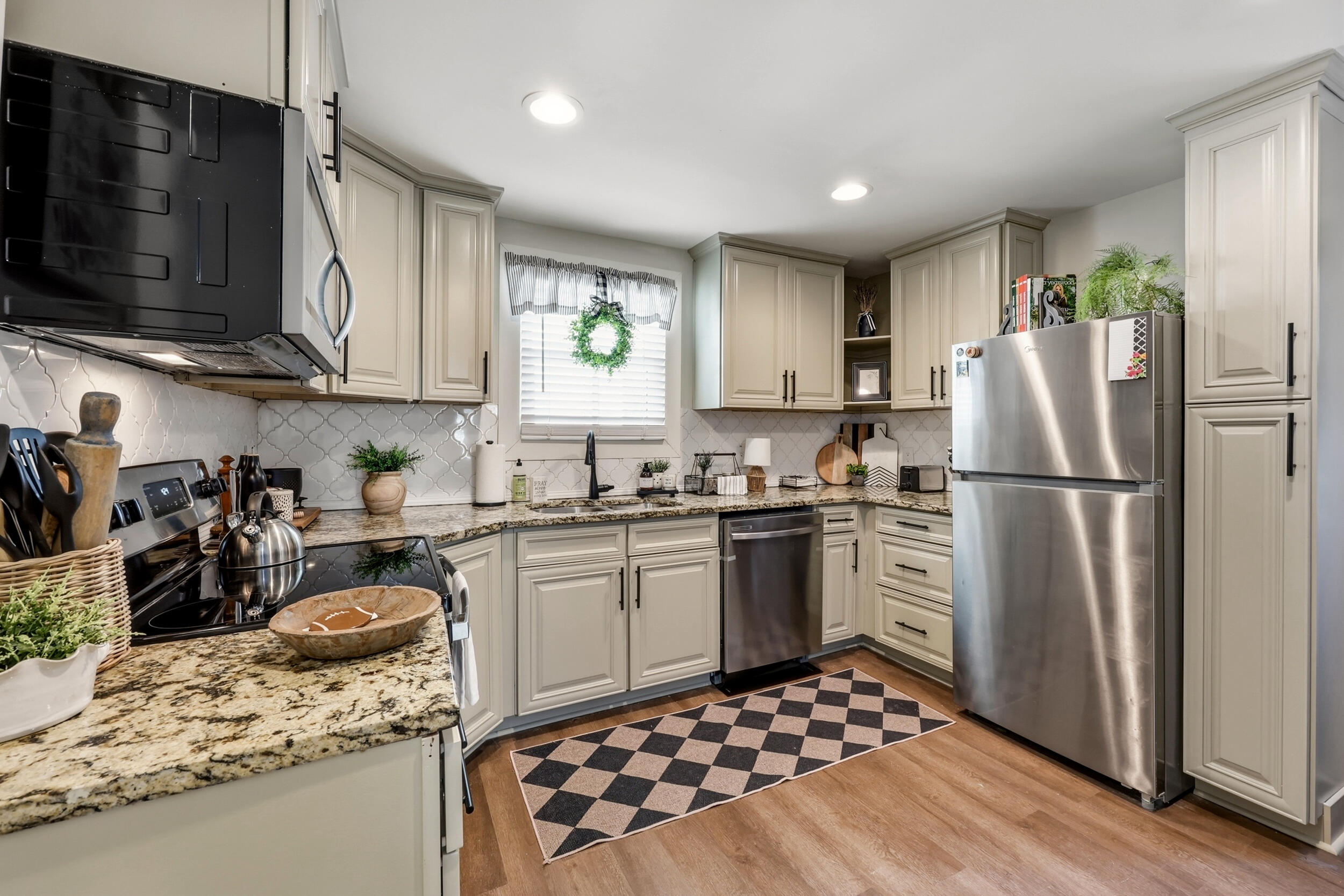720 W Lexington Avenue Property Photo 12