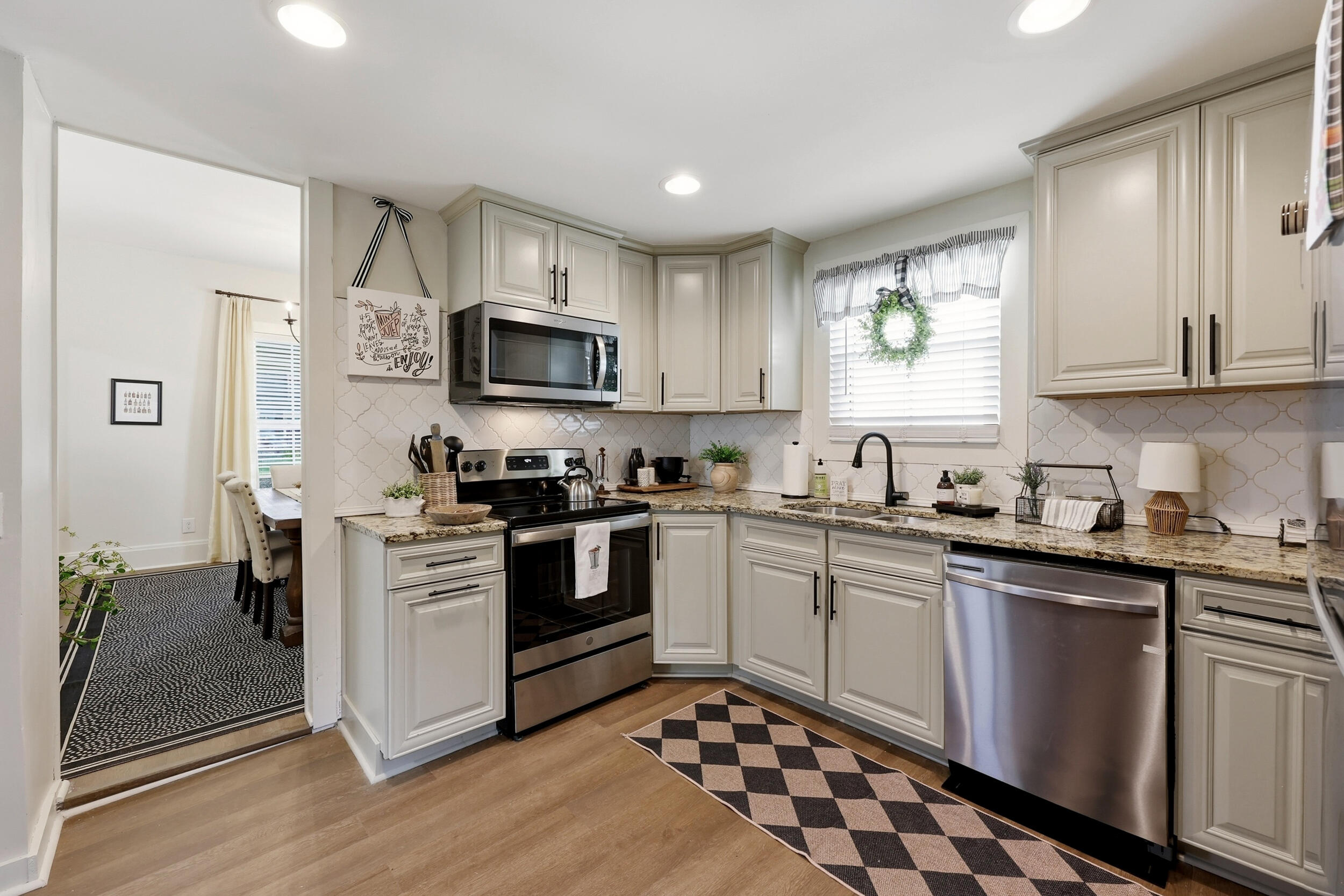 720 W Lexington Avenue Property Photo 13