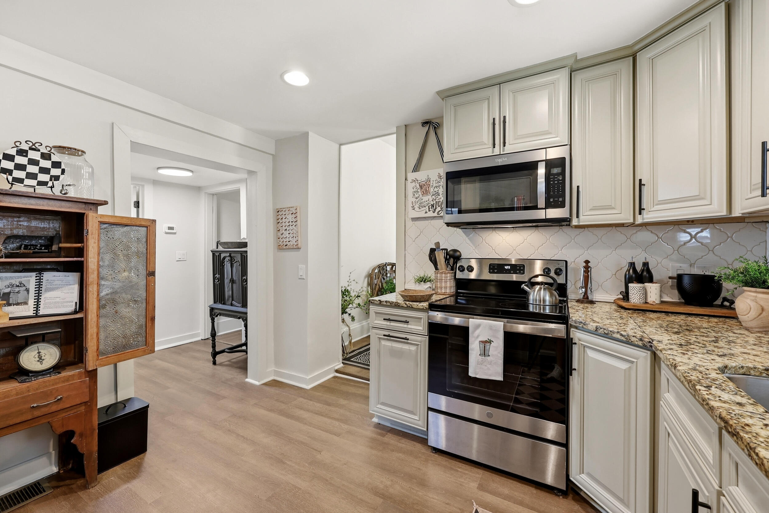 720 W Lexington Avenue Property Photo 16