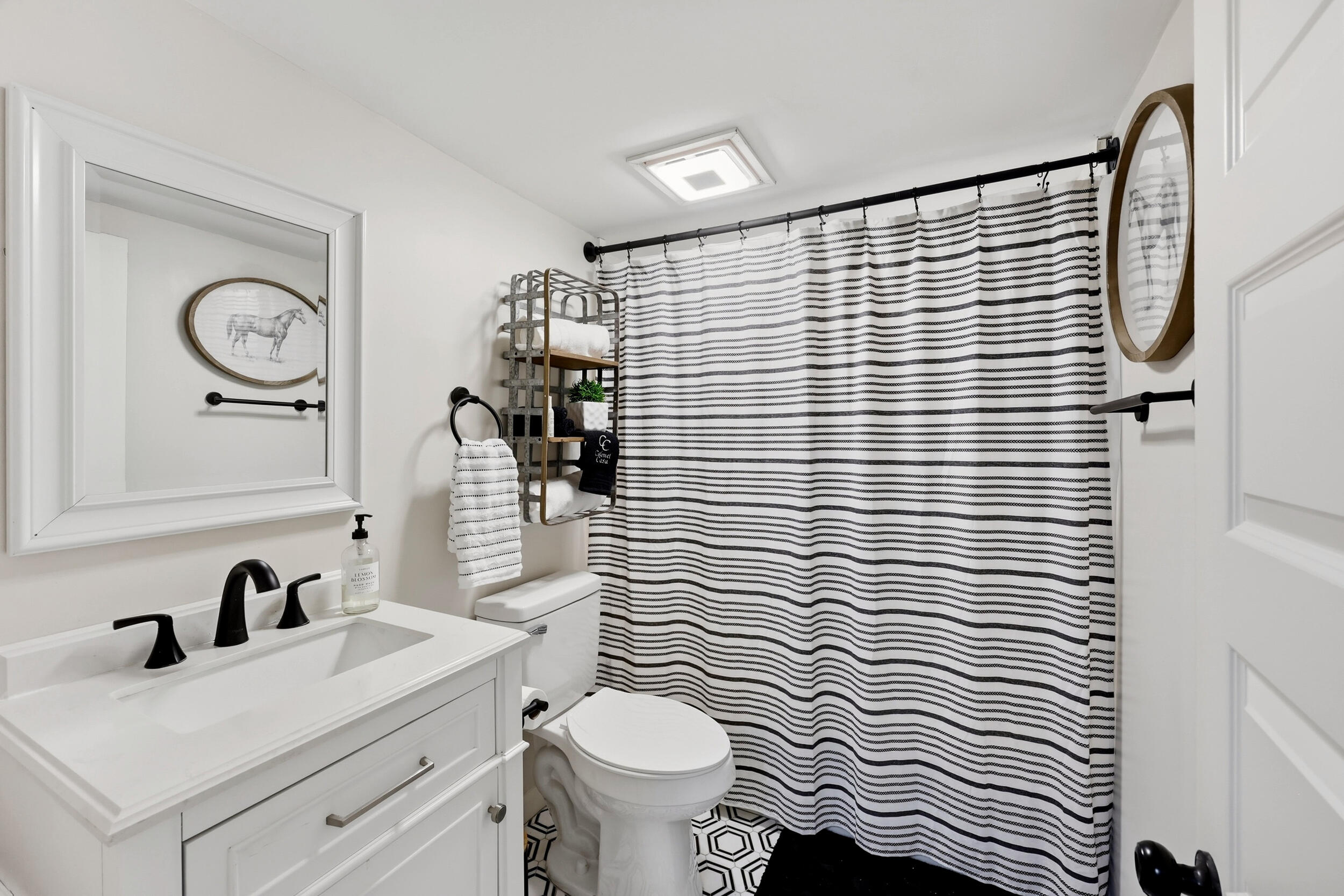 720 W Lexington Avenue Property Photo 21