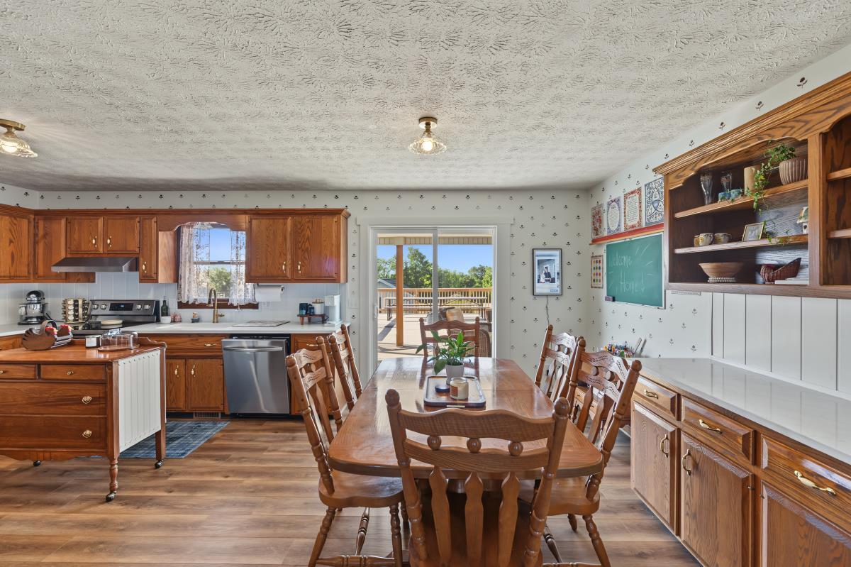 761 Texas Loop Road Property Photo 8