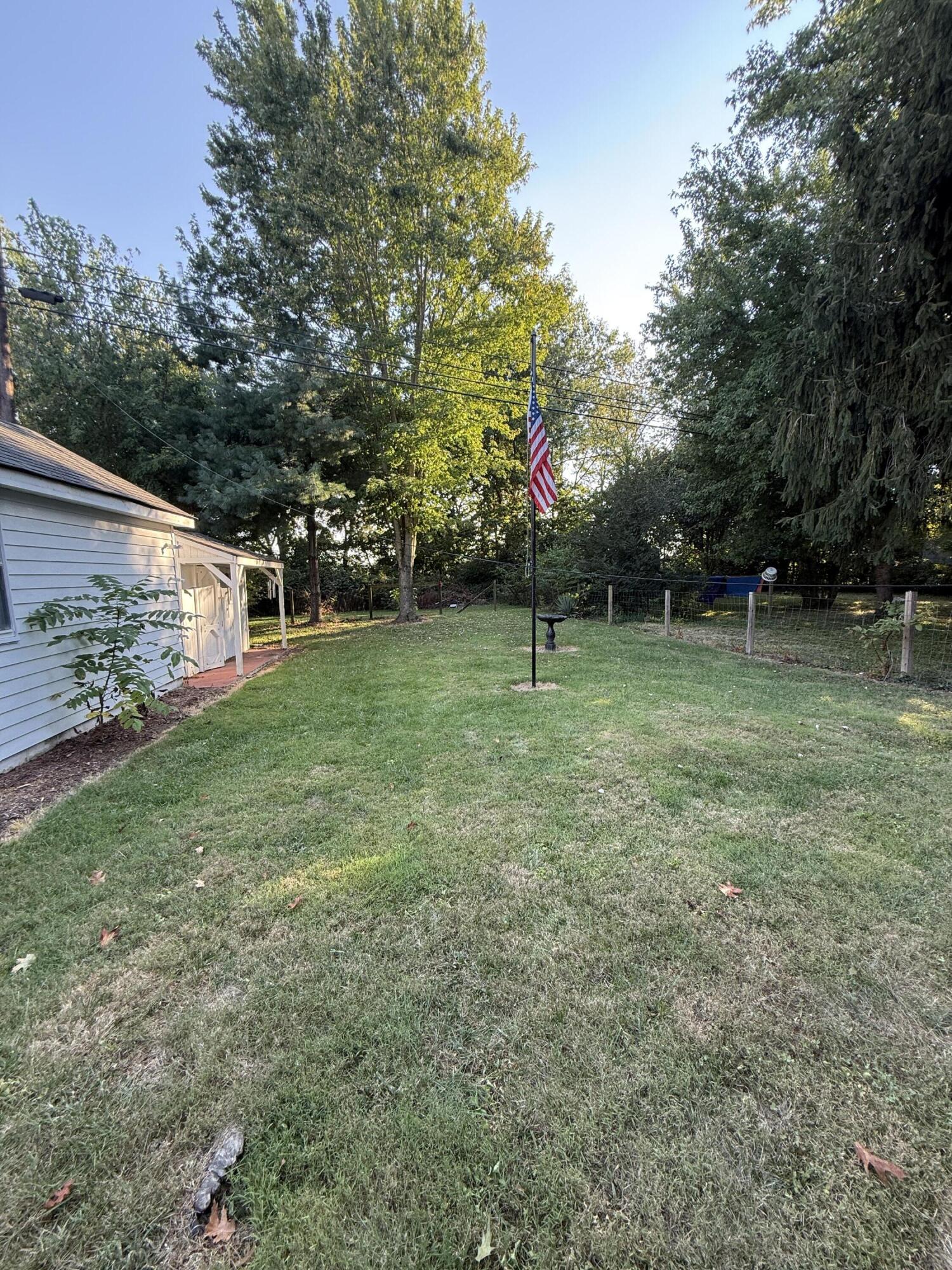 310 1/2 Richmond Street Property Photo 8