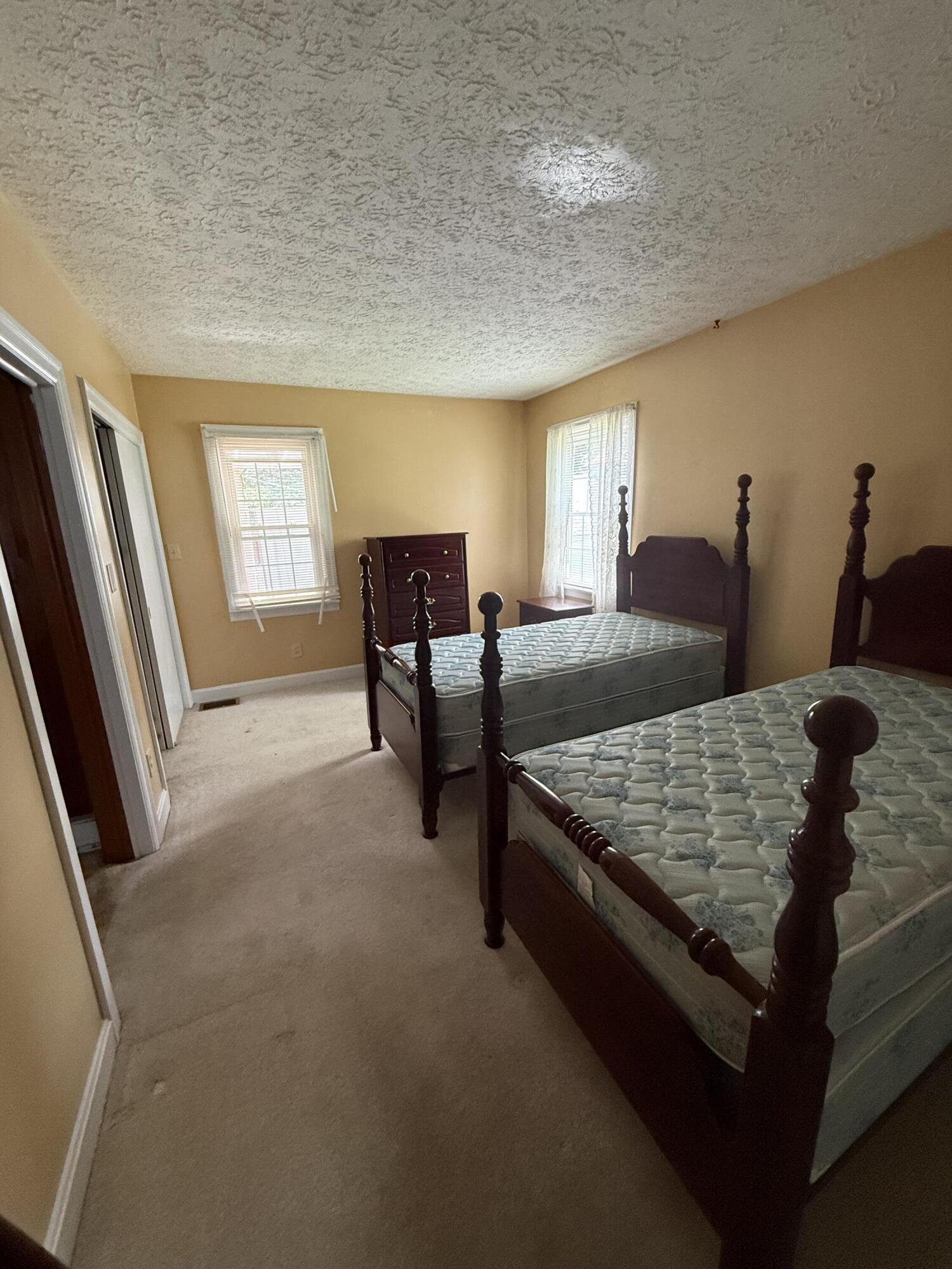 310 1/2 Richmond Street Property Photo 16