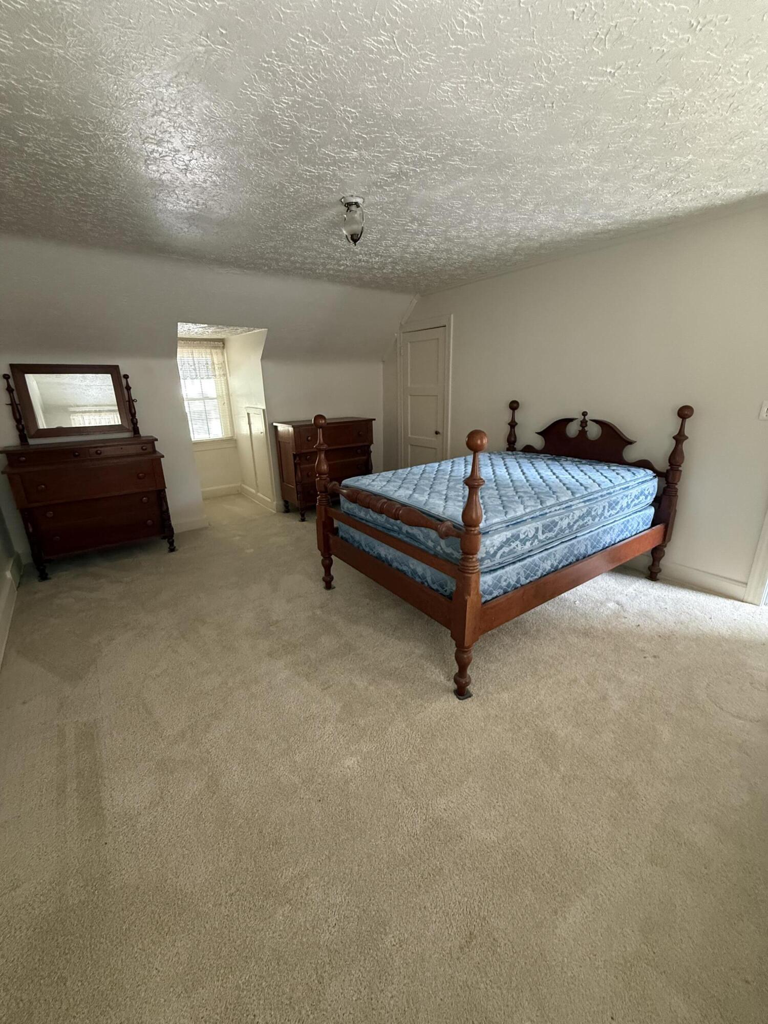 310 1/2 Richmond Street Property Photo 22