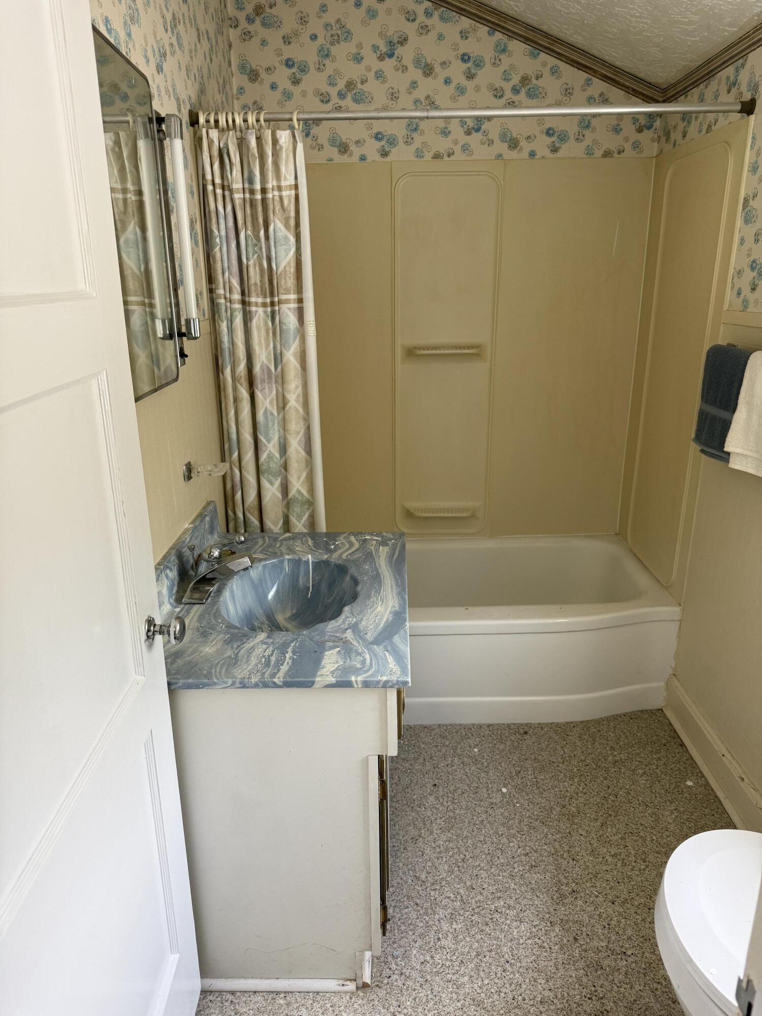 310 1/2 Richmond Street Property Photo 25