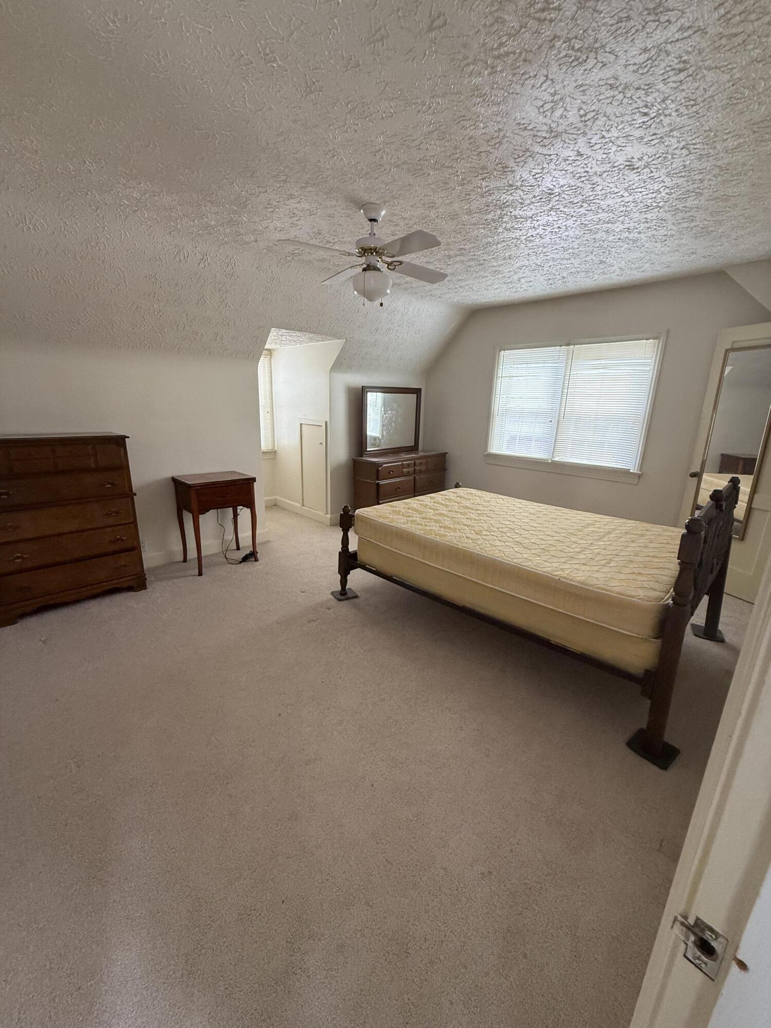 310 1/2 Richmond Street Property Photo 26