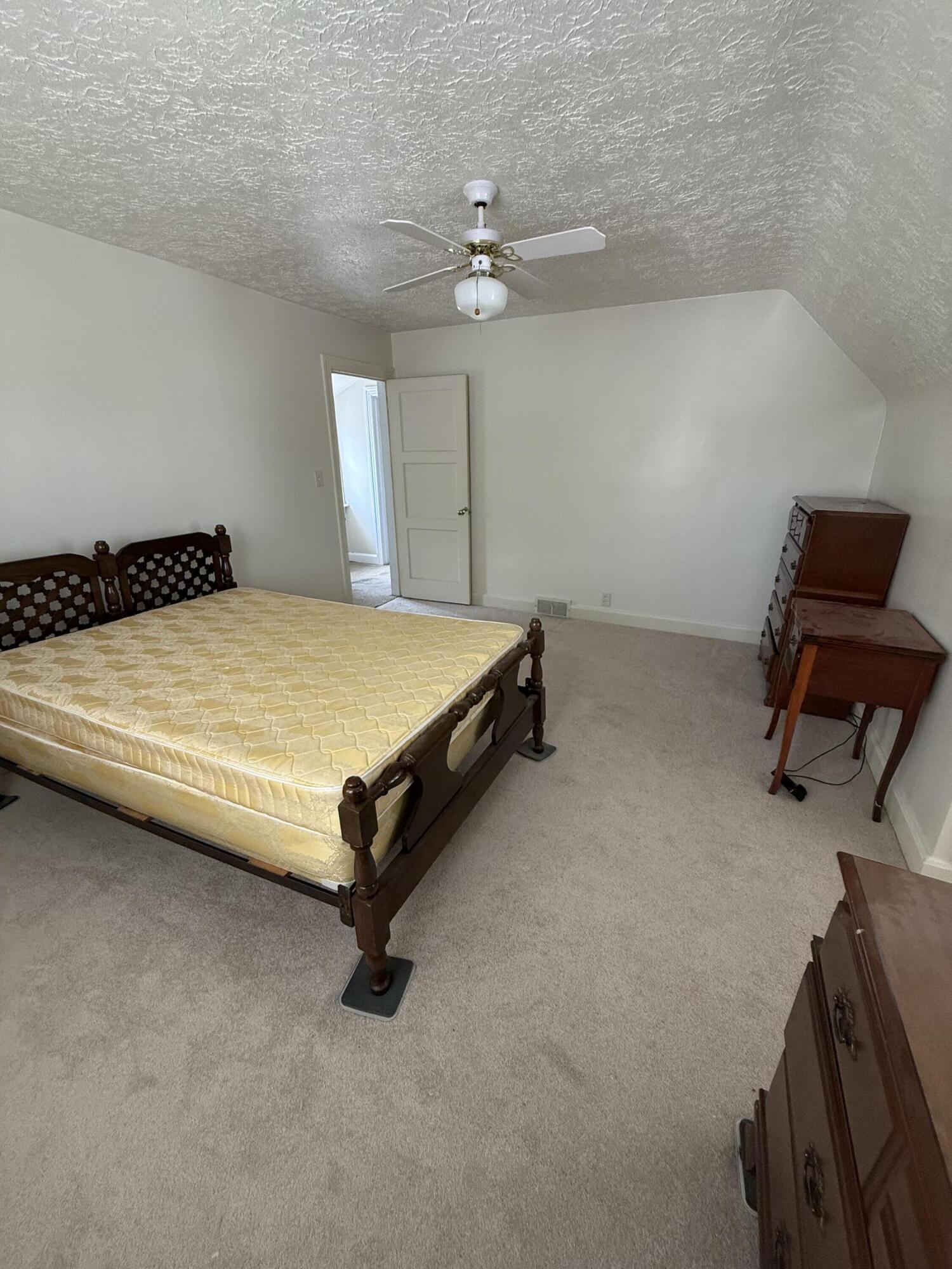 310 1/2 Richmond Street Property Photo 27