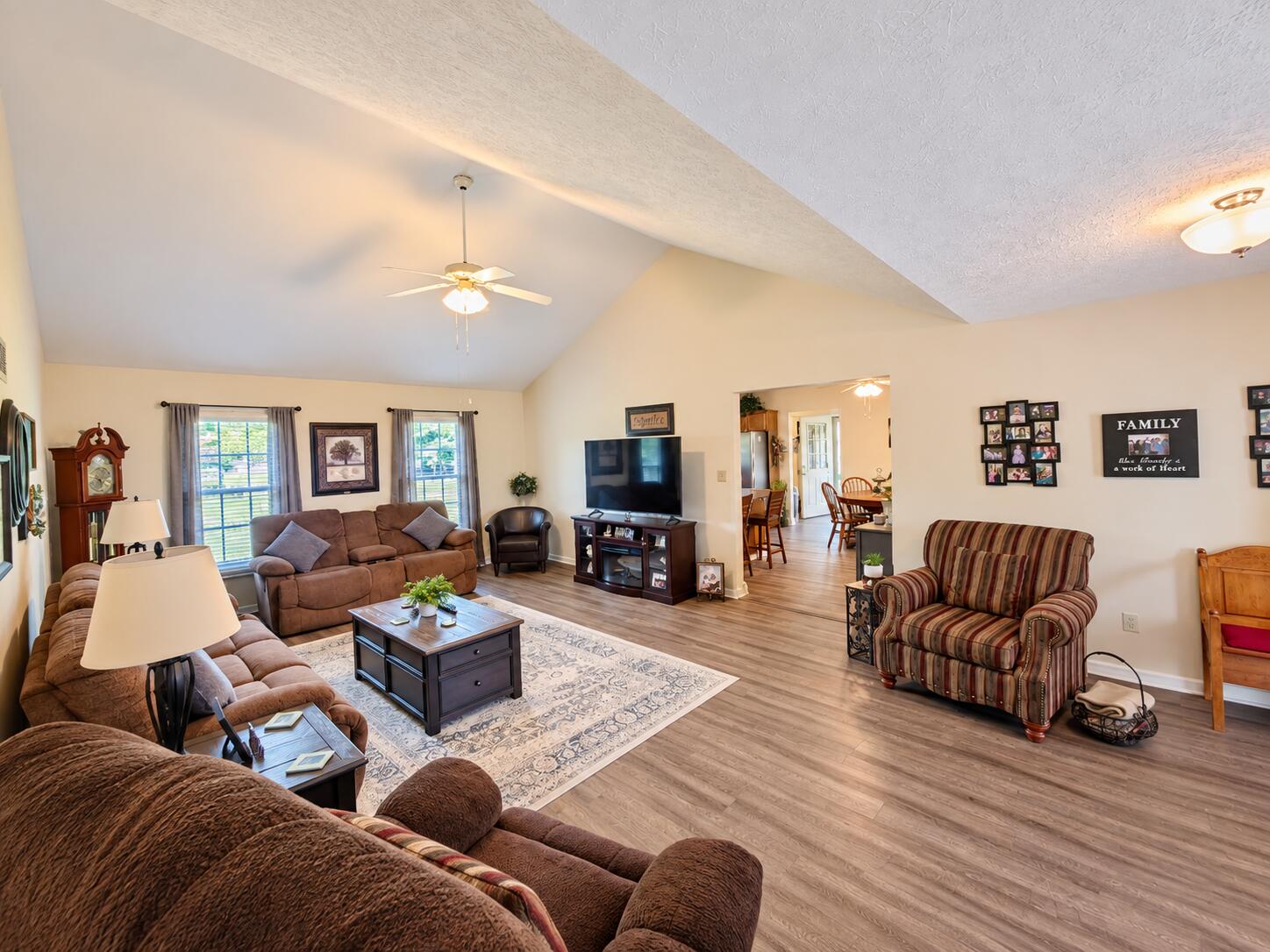 409 Summer Hill Drive Property Photo 6