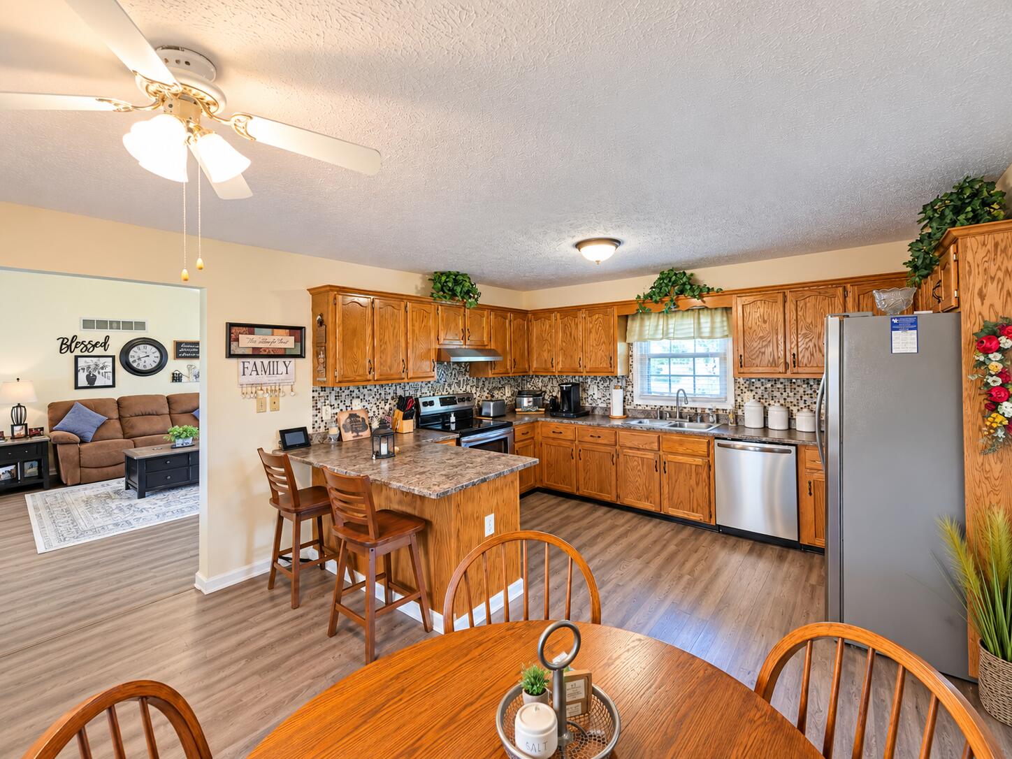 409 Summer Hill Drive Property Photo 8
