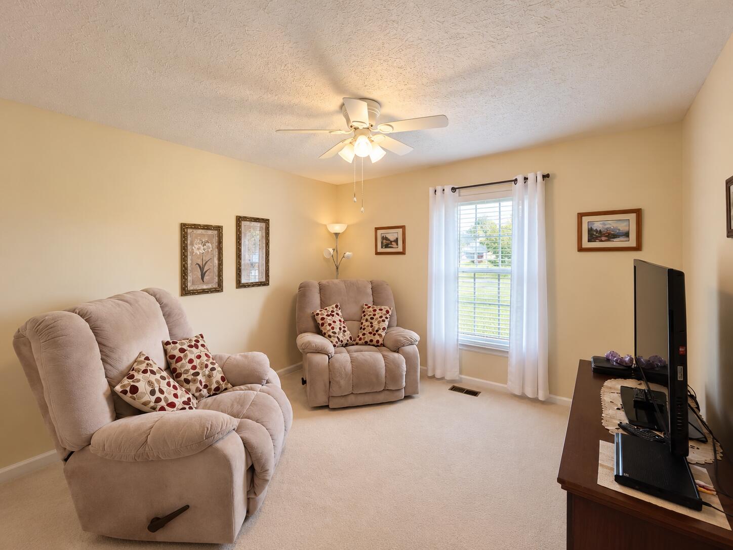 409 Summer Hill Drive Property Photo 15