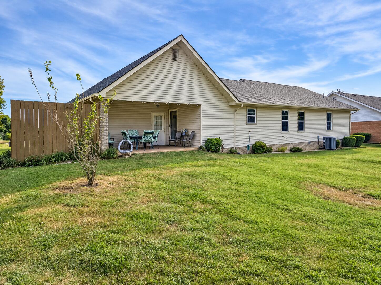 409 Summer Hill Drive Property Photo 18