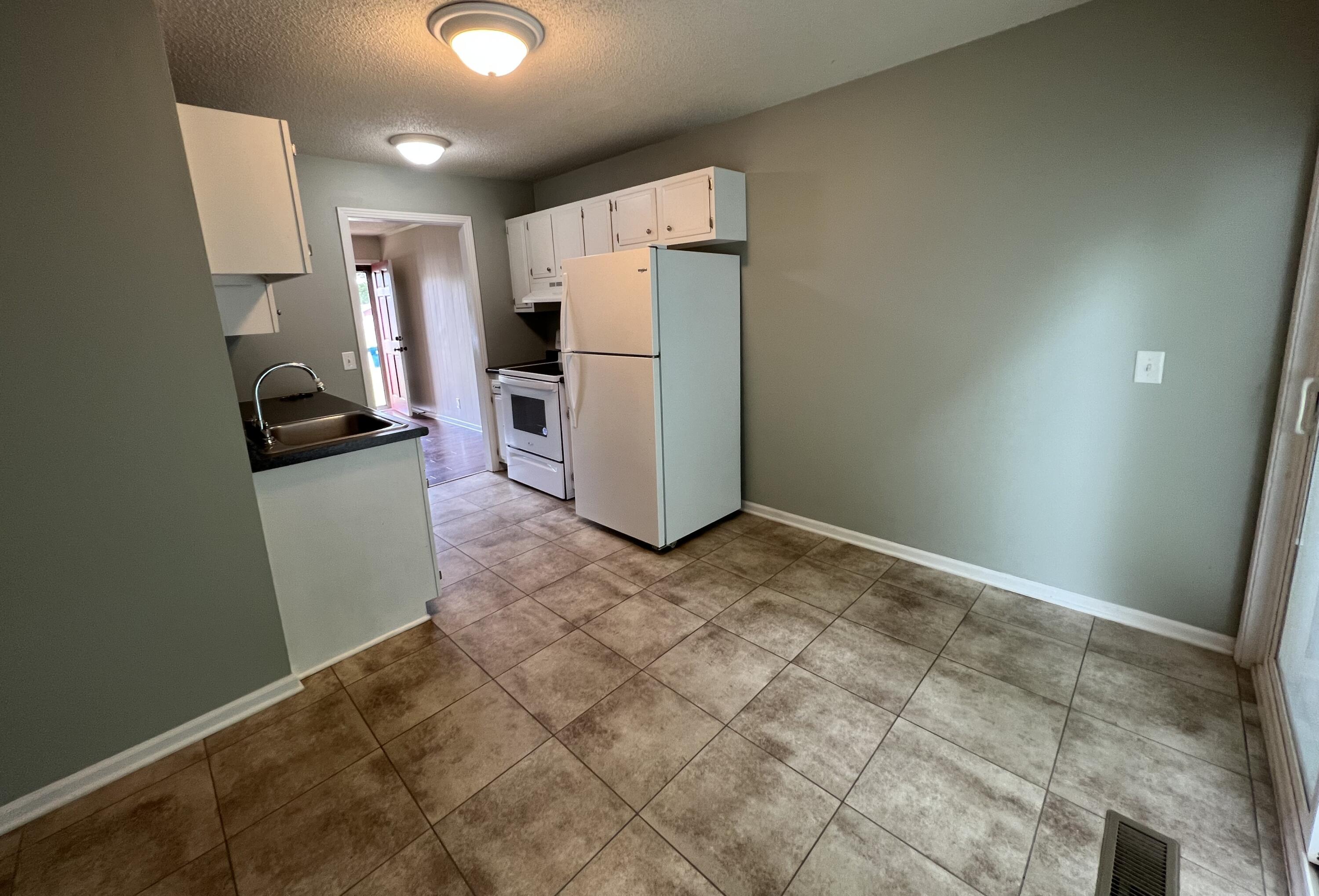 1304 1306 Diuguid Drive Property Photo 4