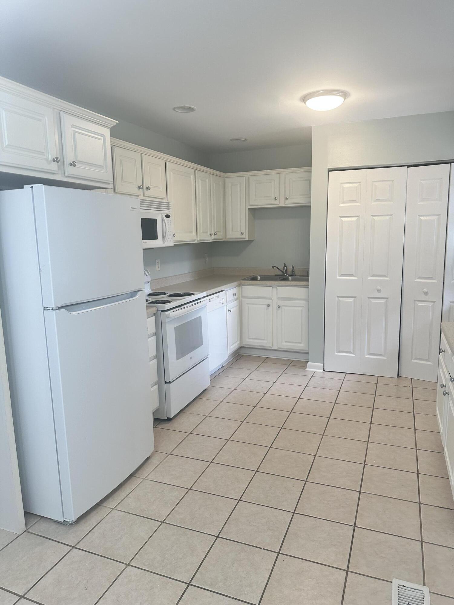 2908 Argyle Drive Property Photo 4