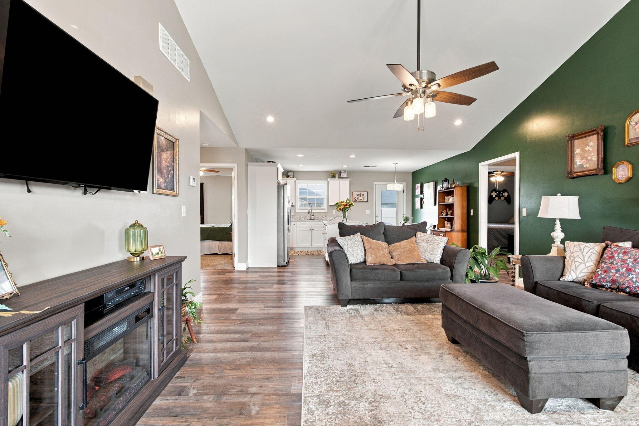 612 Boulder Court Property Photo 8